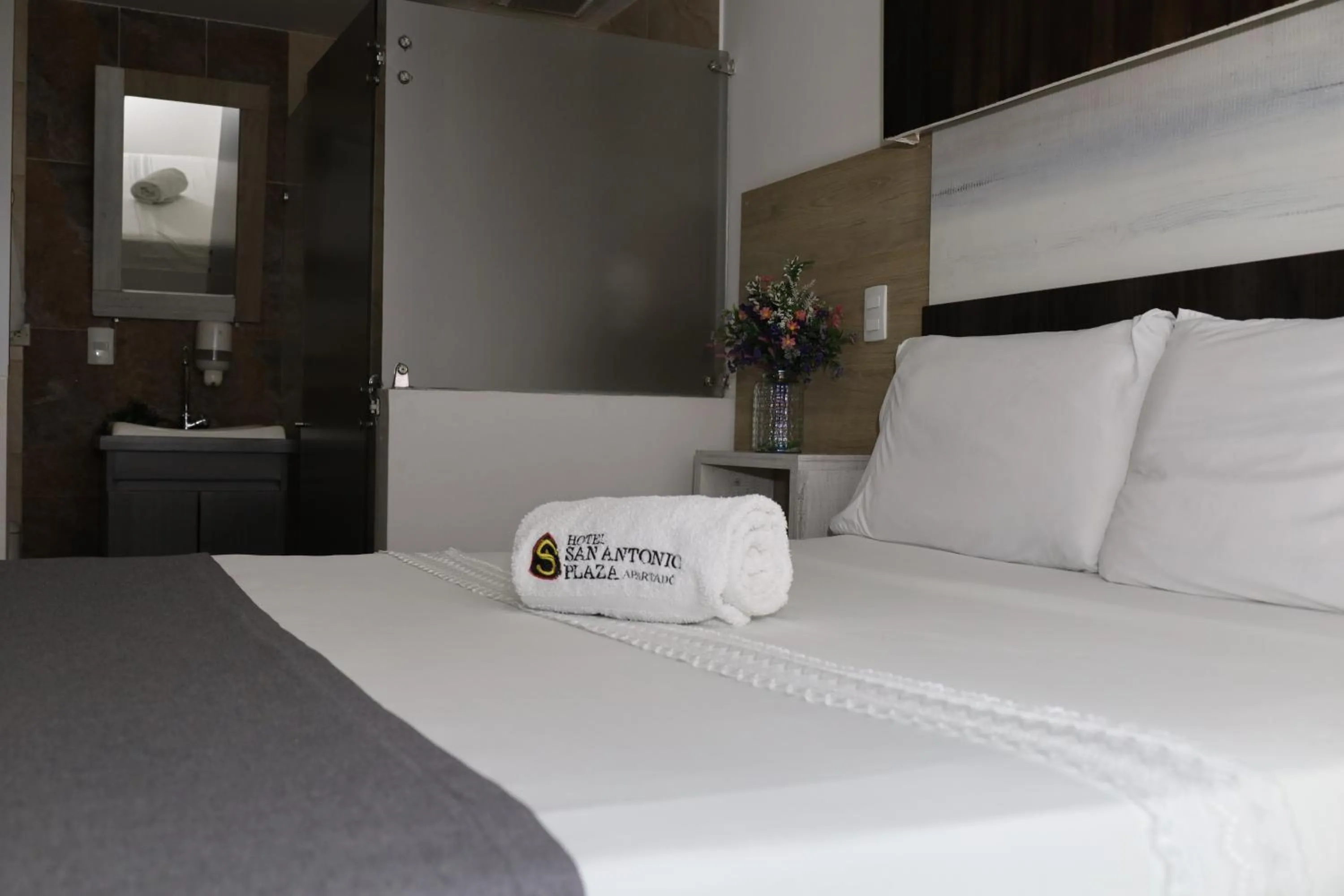 Bed in San Antonio Plaza