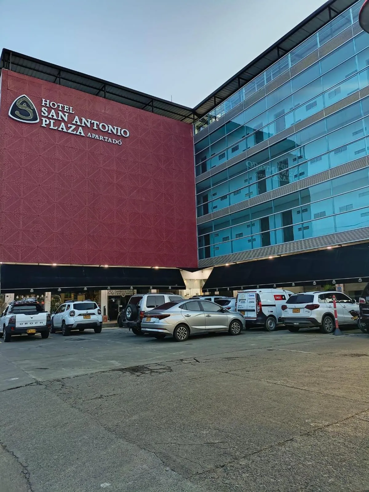 Property building in San Antonio Plaza