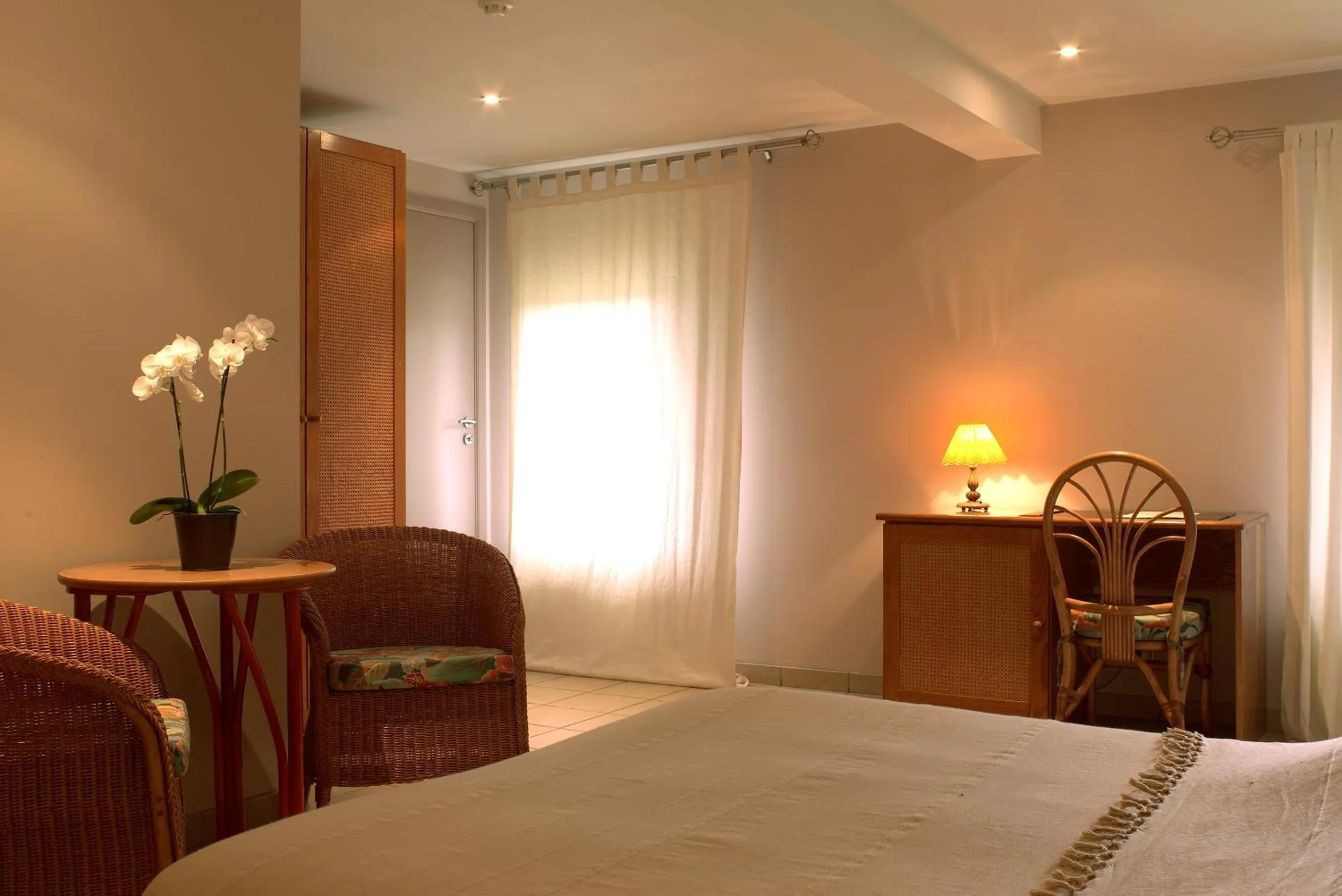 Bed in Hotel Le Beau Séjour