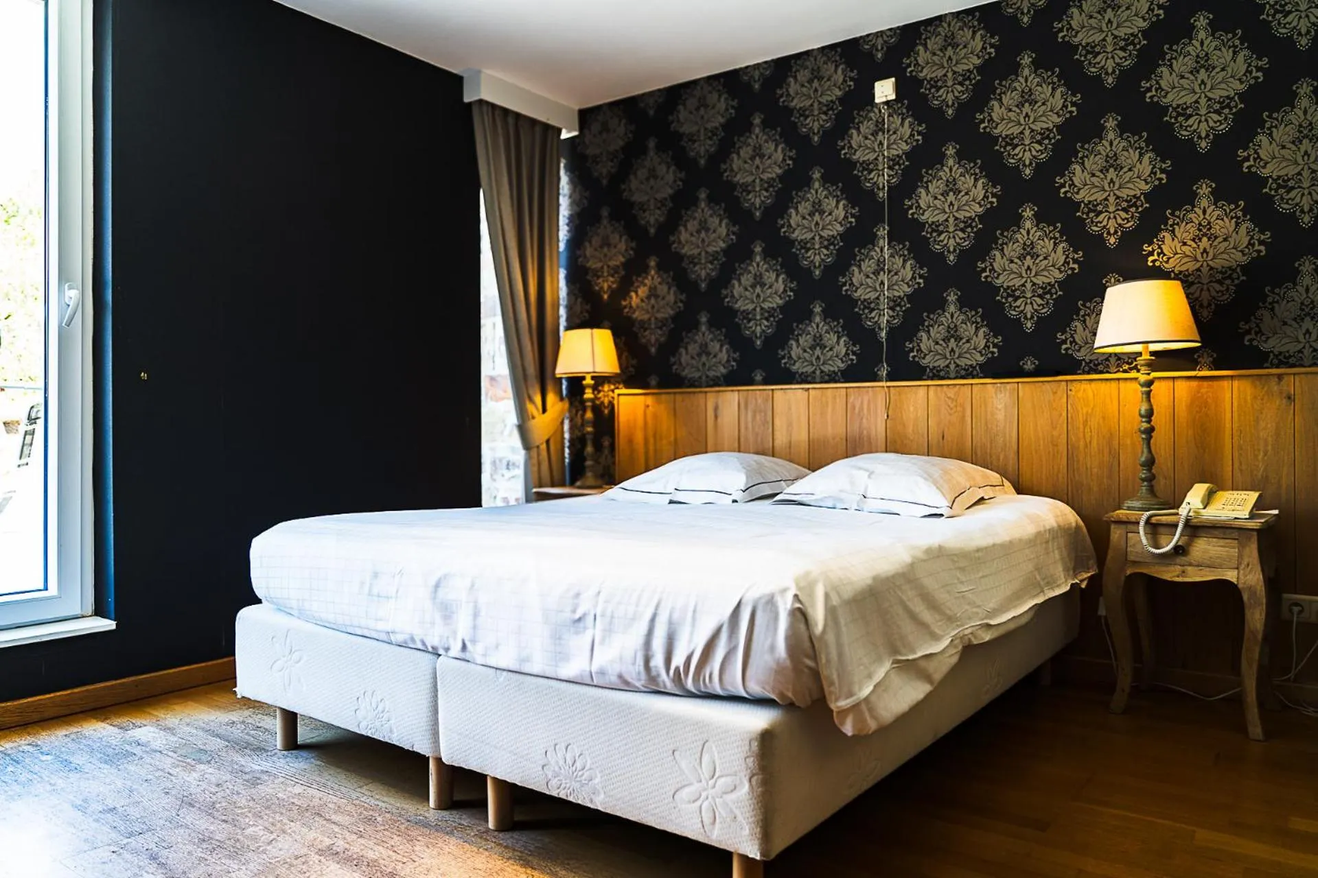 Bed in Hotel Le Beau Séjour