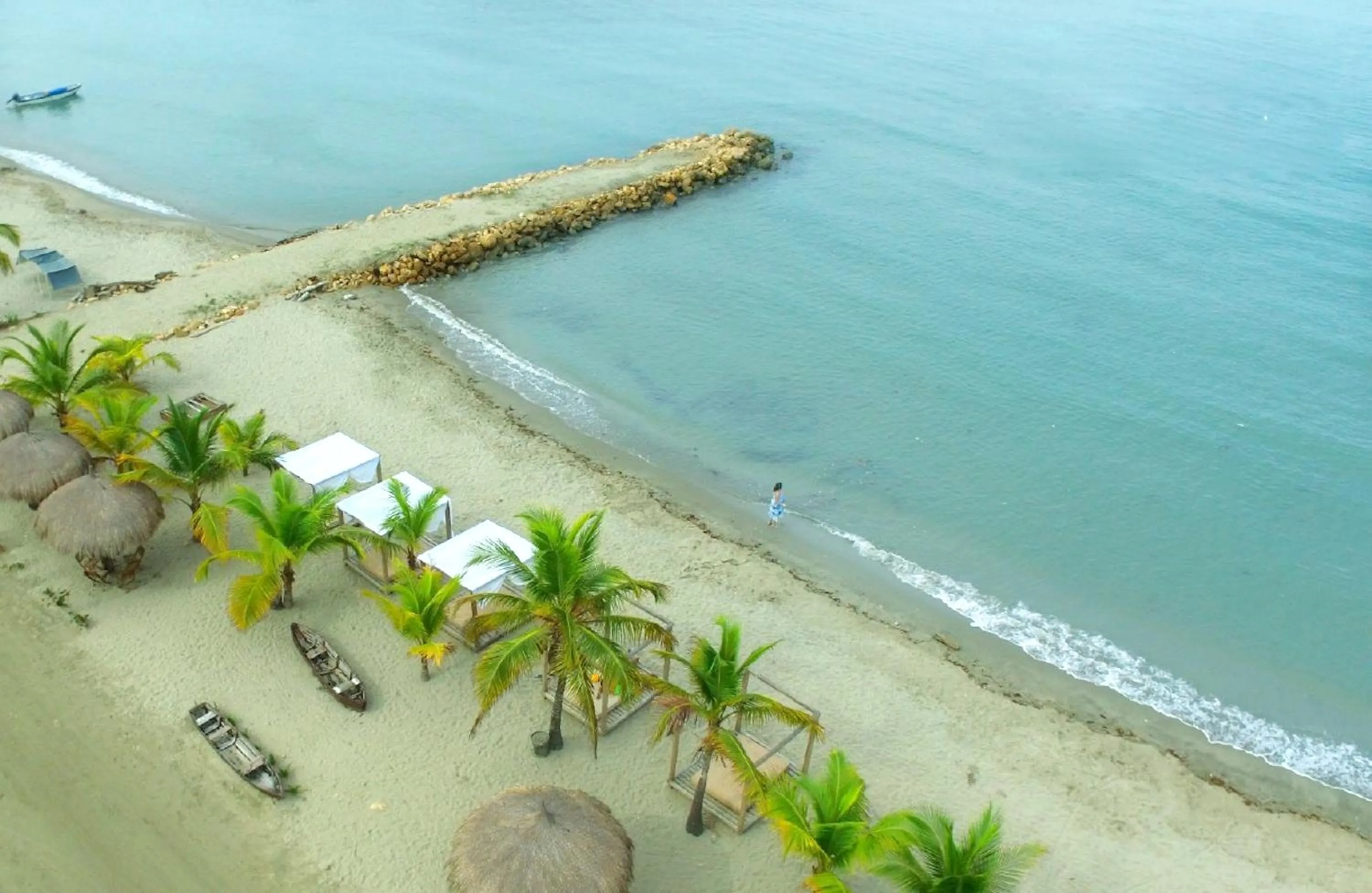Beach in Loa Tolú by Bernalo Hotels