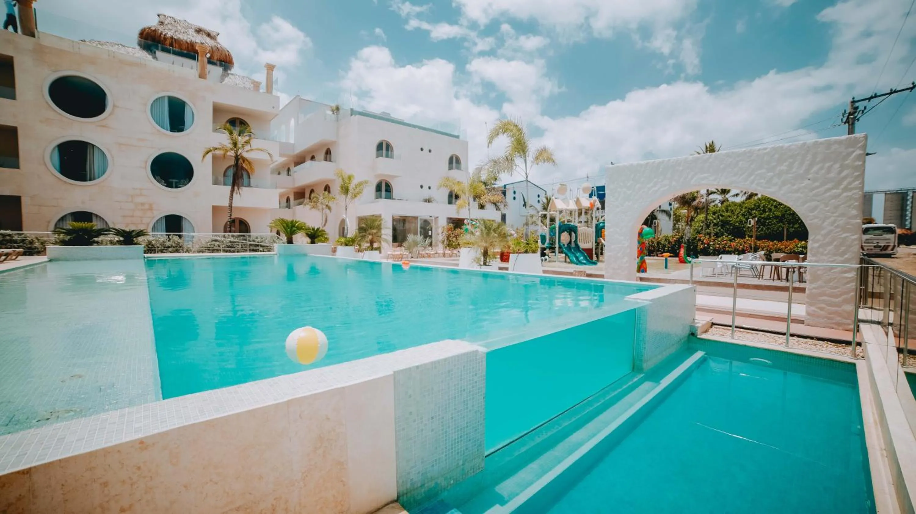 Property building in Loa Tolú by Bernalo Hotels