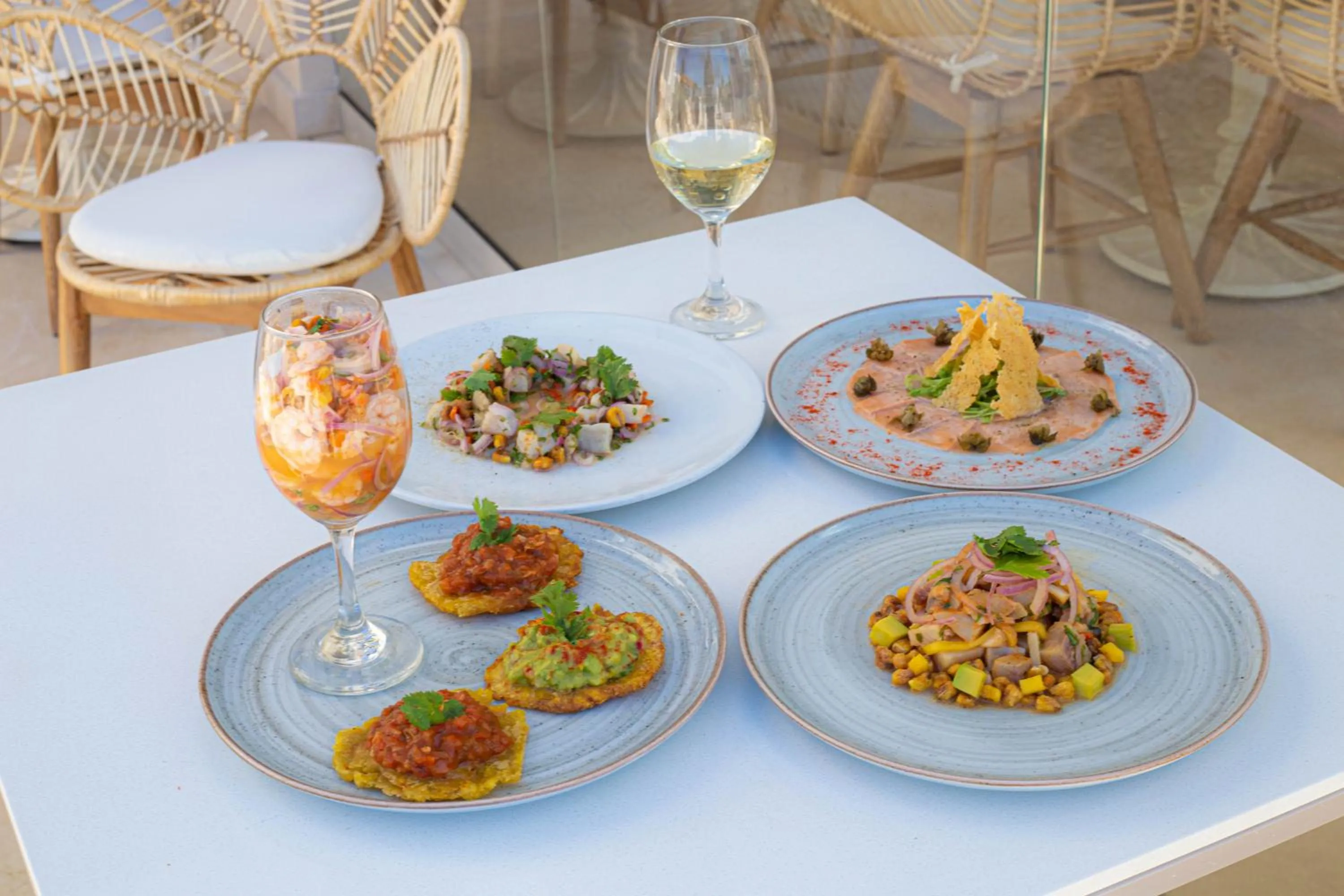 Food and drinks in Loa Tolú by Bernalo Hotels