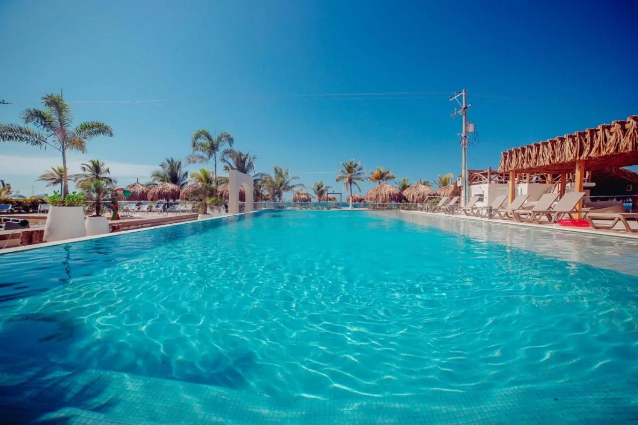 Swimming pool in Loa Tolú by Bernalo Hotels
