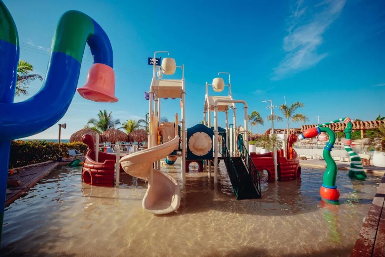Children play ground in Loa Tolú by Bernalo Hotels