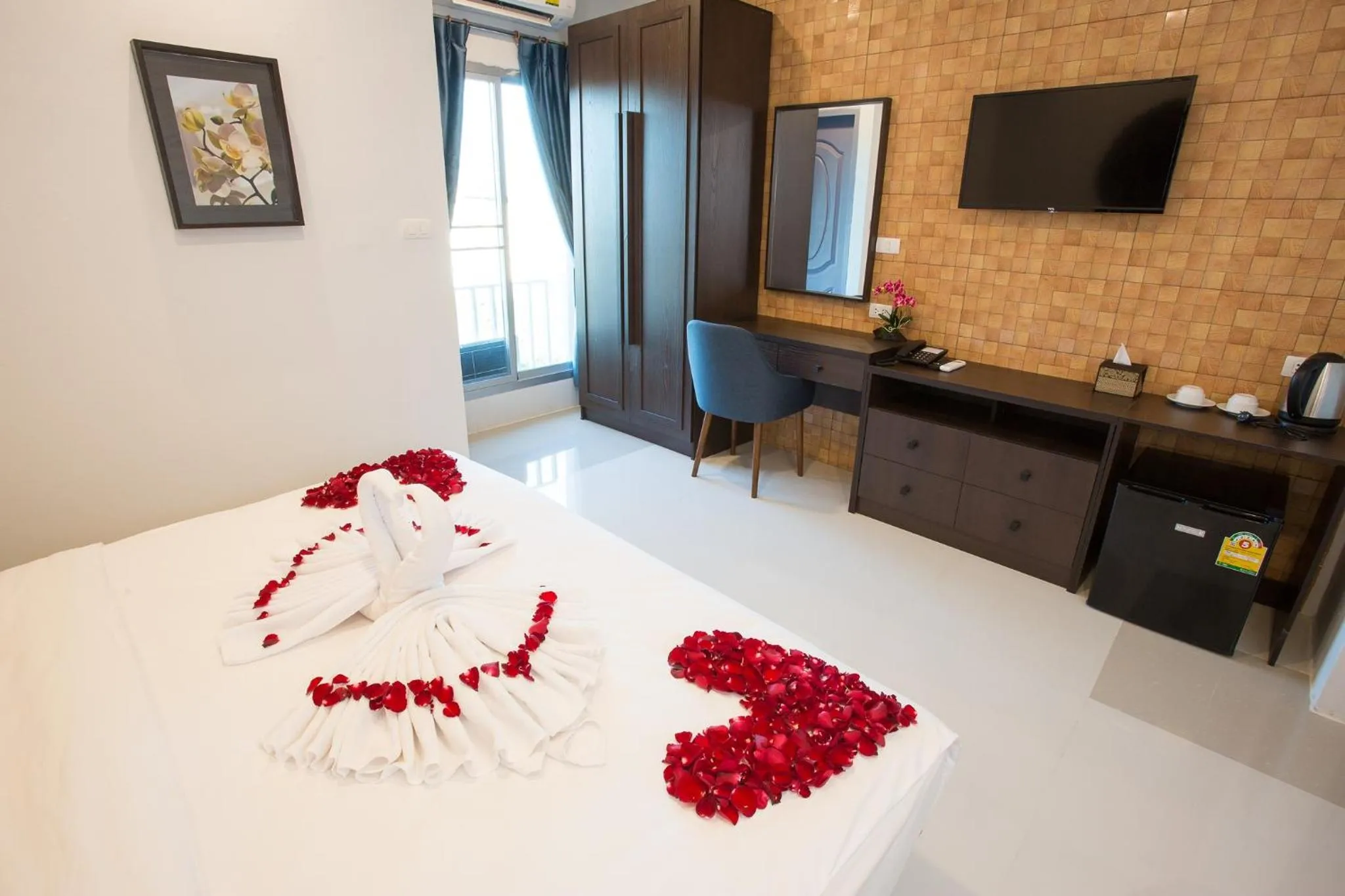 Photo of the whole room, Bed in Pongsakorn Boutique Resort