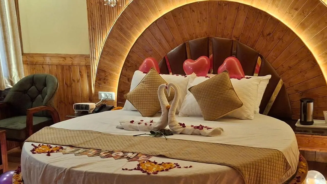 Bed in Hotel Glacier Resort