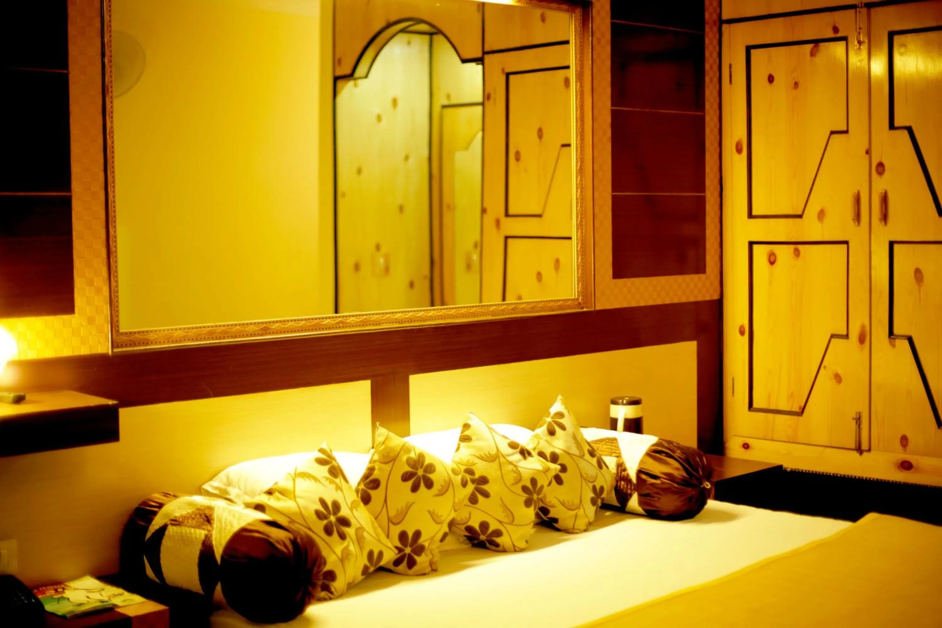 Bed in Hotel Glacier Resort