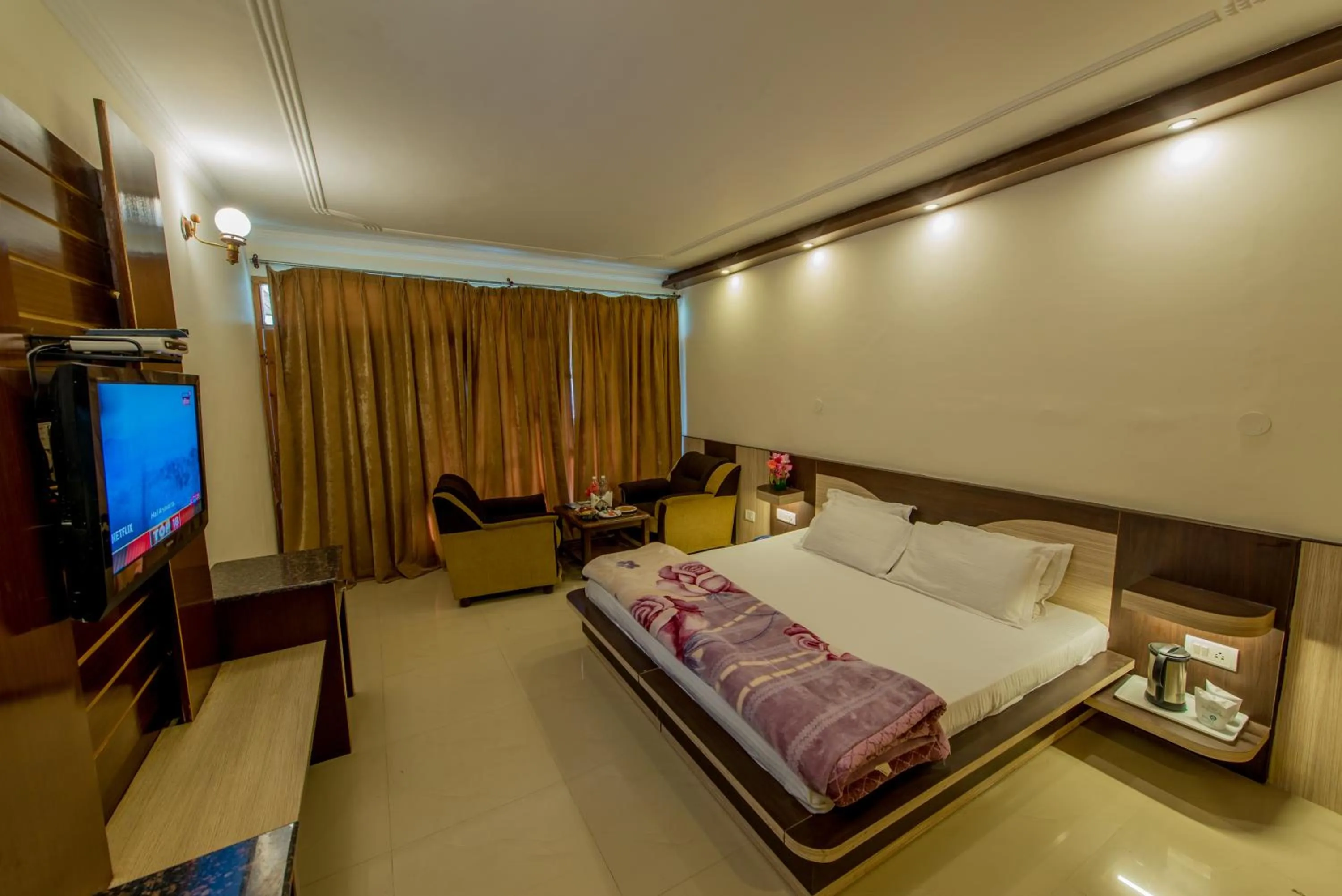 Bed in Hotel Glacier Resort