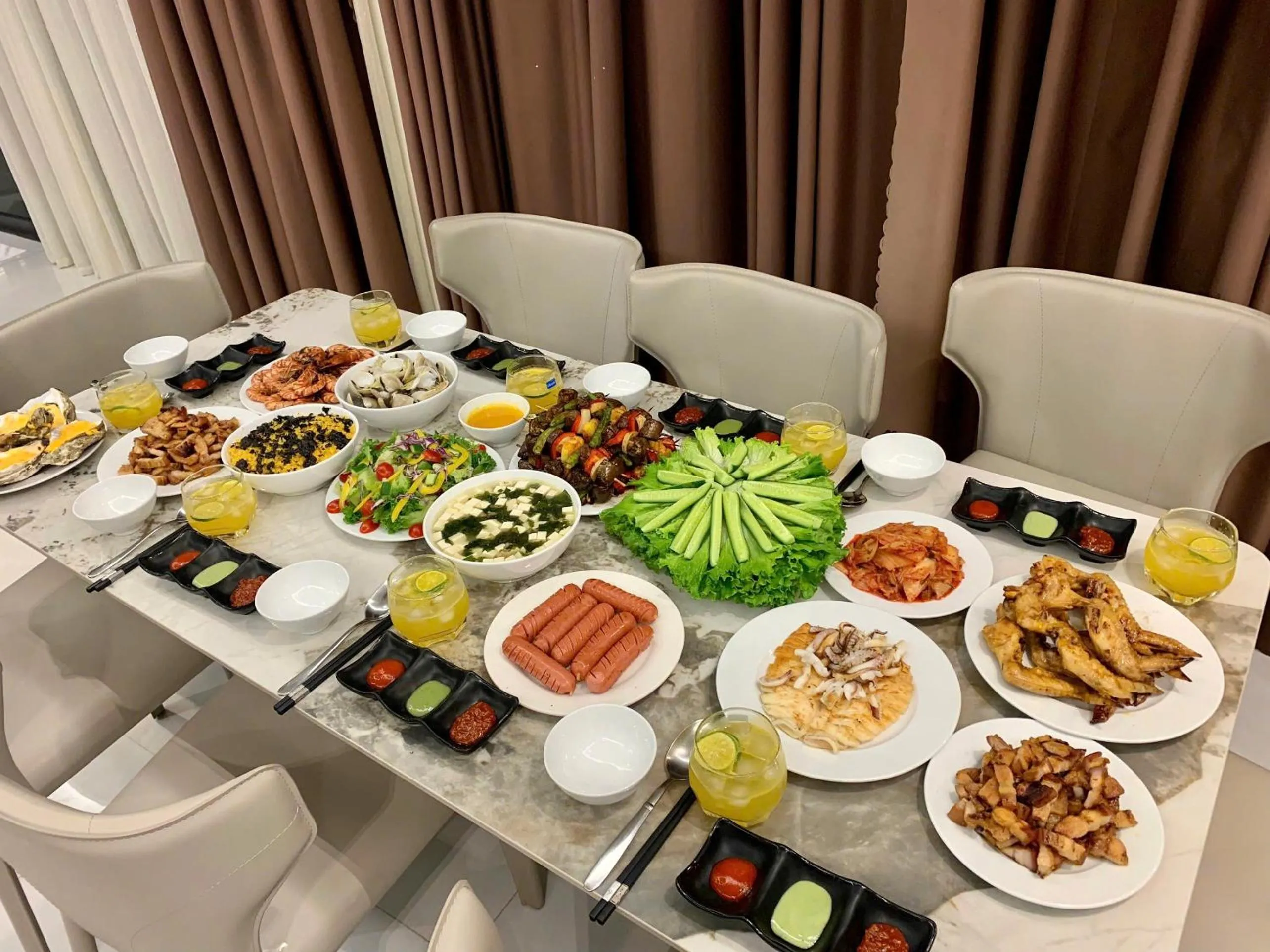 Food and drinks in Luxury Dana Beach Resort & Spa