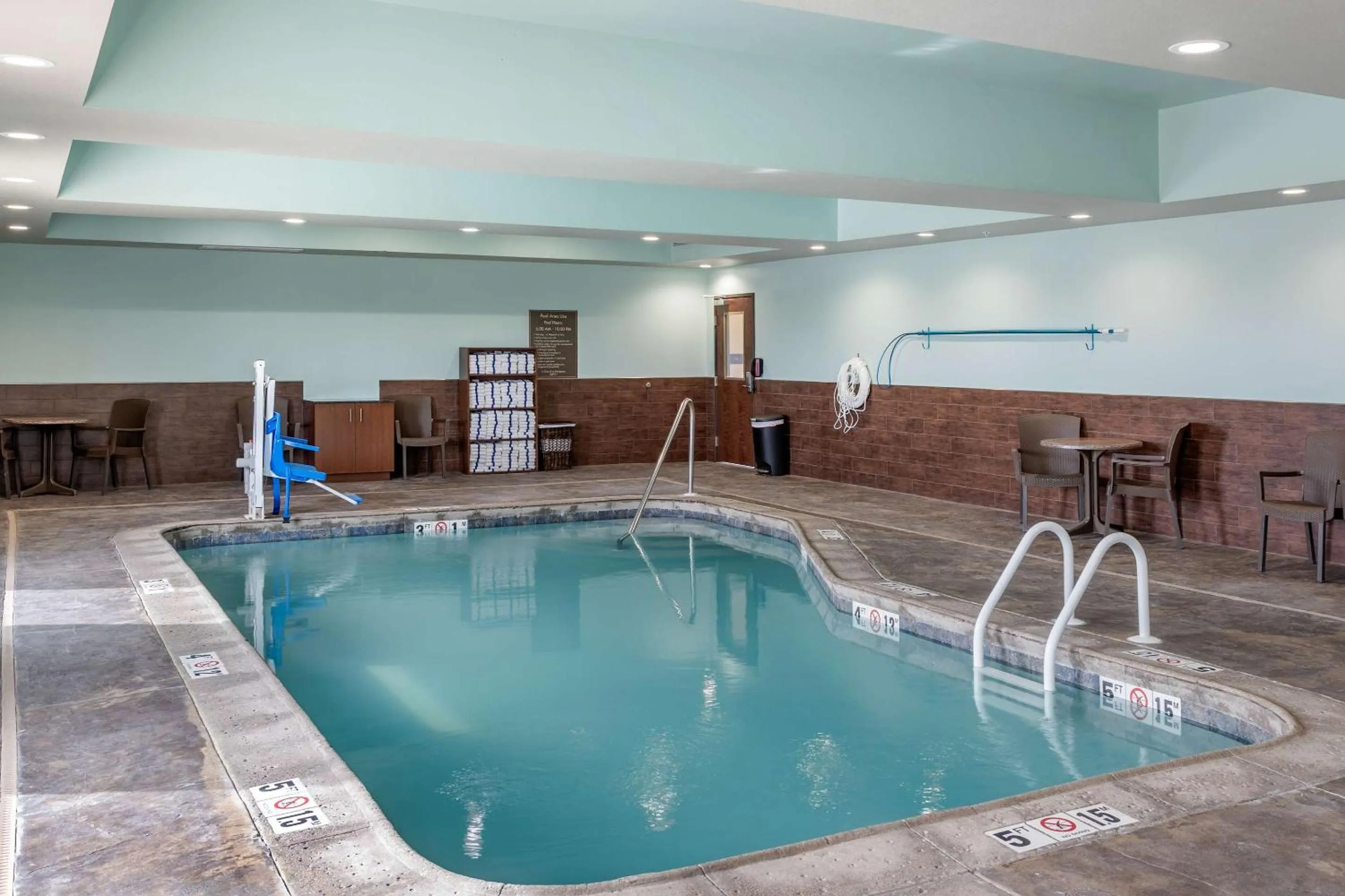 Swimming pool in Comfort Inn & Suites Augusta