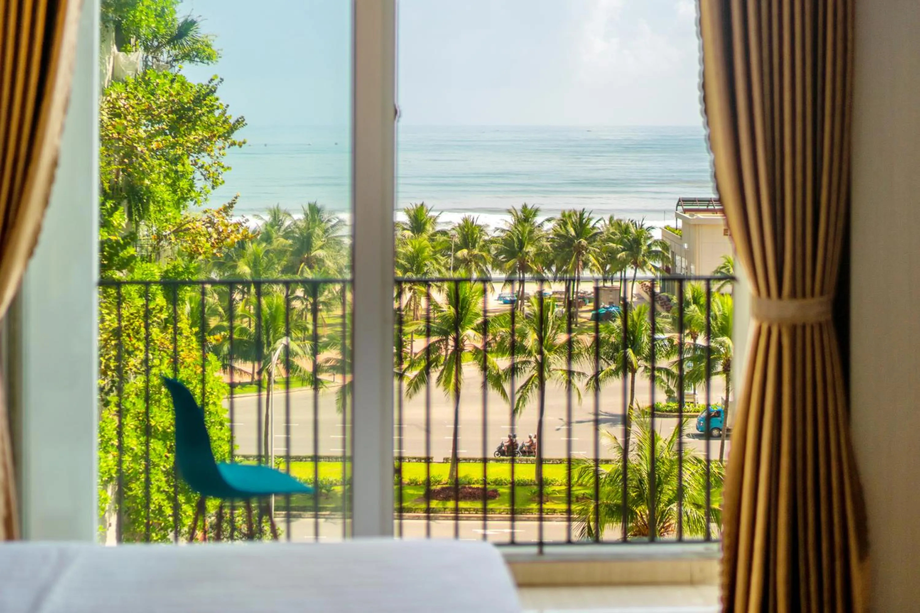 Balcony/Terrace, Bed in Rich Hotel