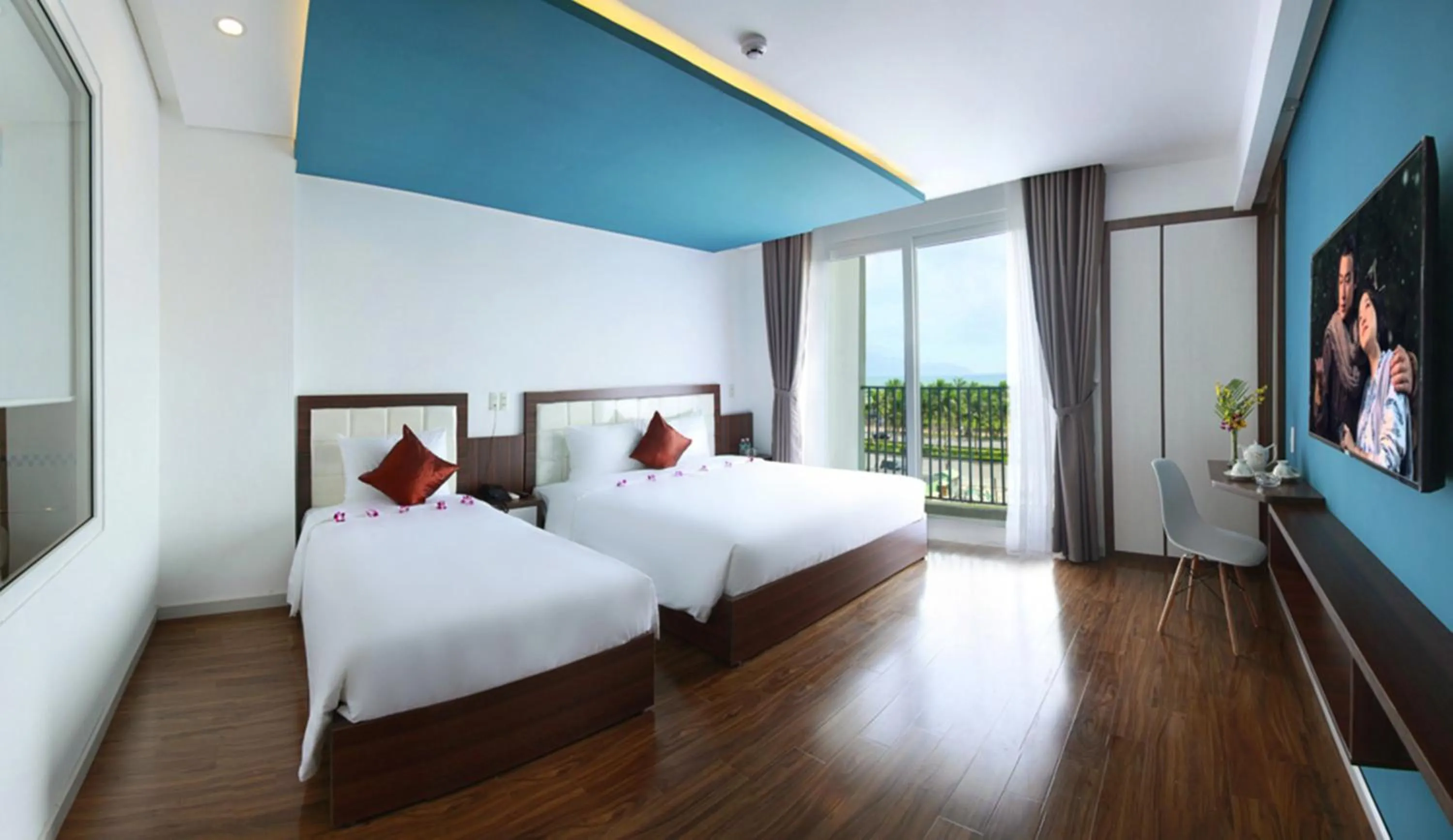 Bedroom, Bed in Rich Hotel