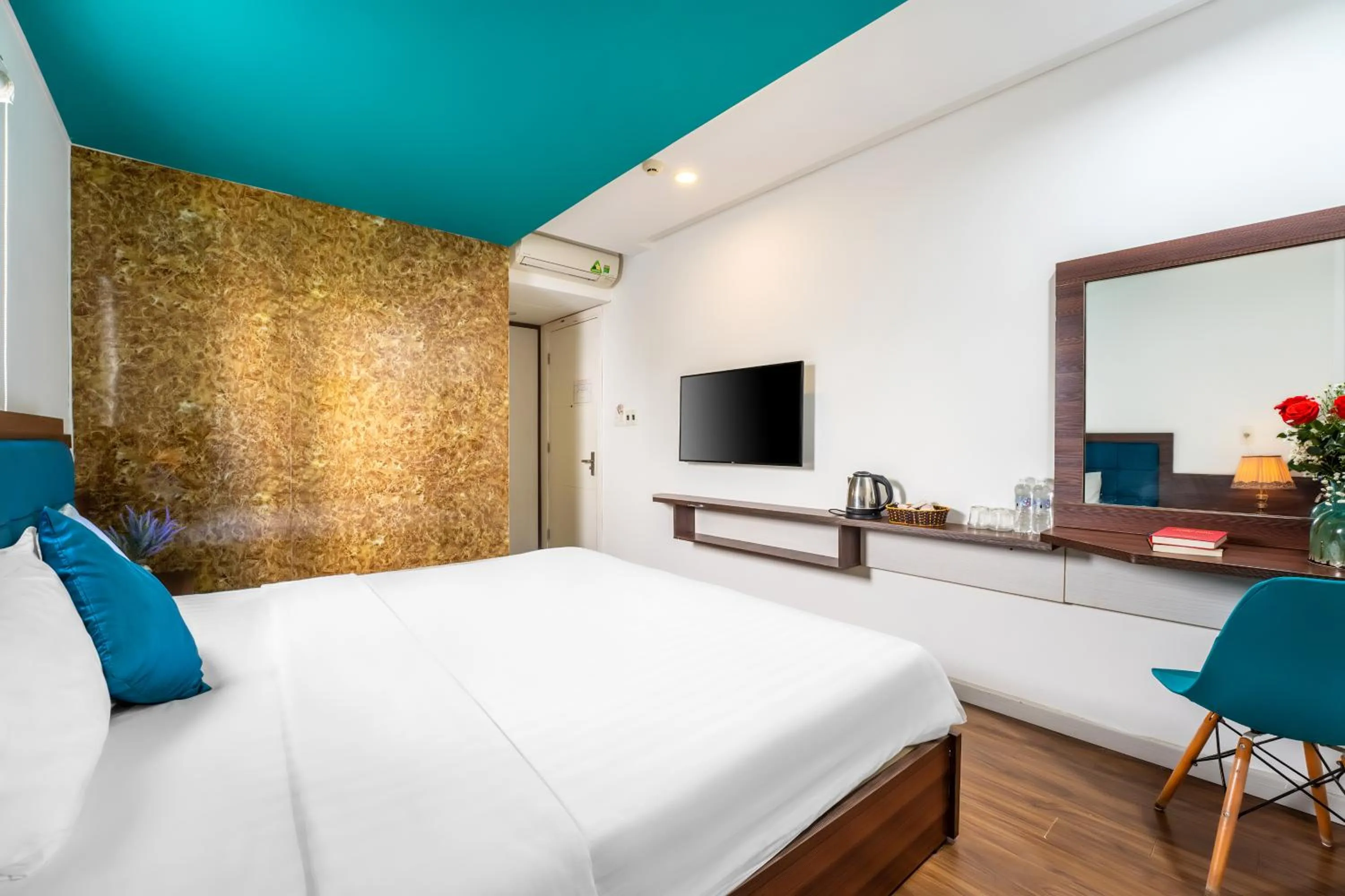 Photo of the whole room, Bed in Rich Hotel