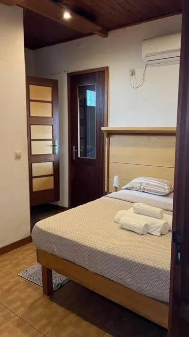 Bed in Albergaria Porcelana