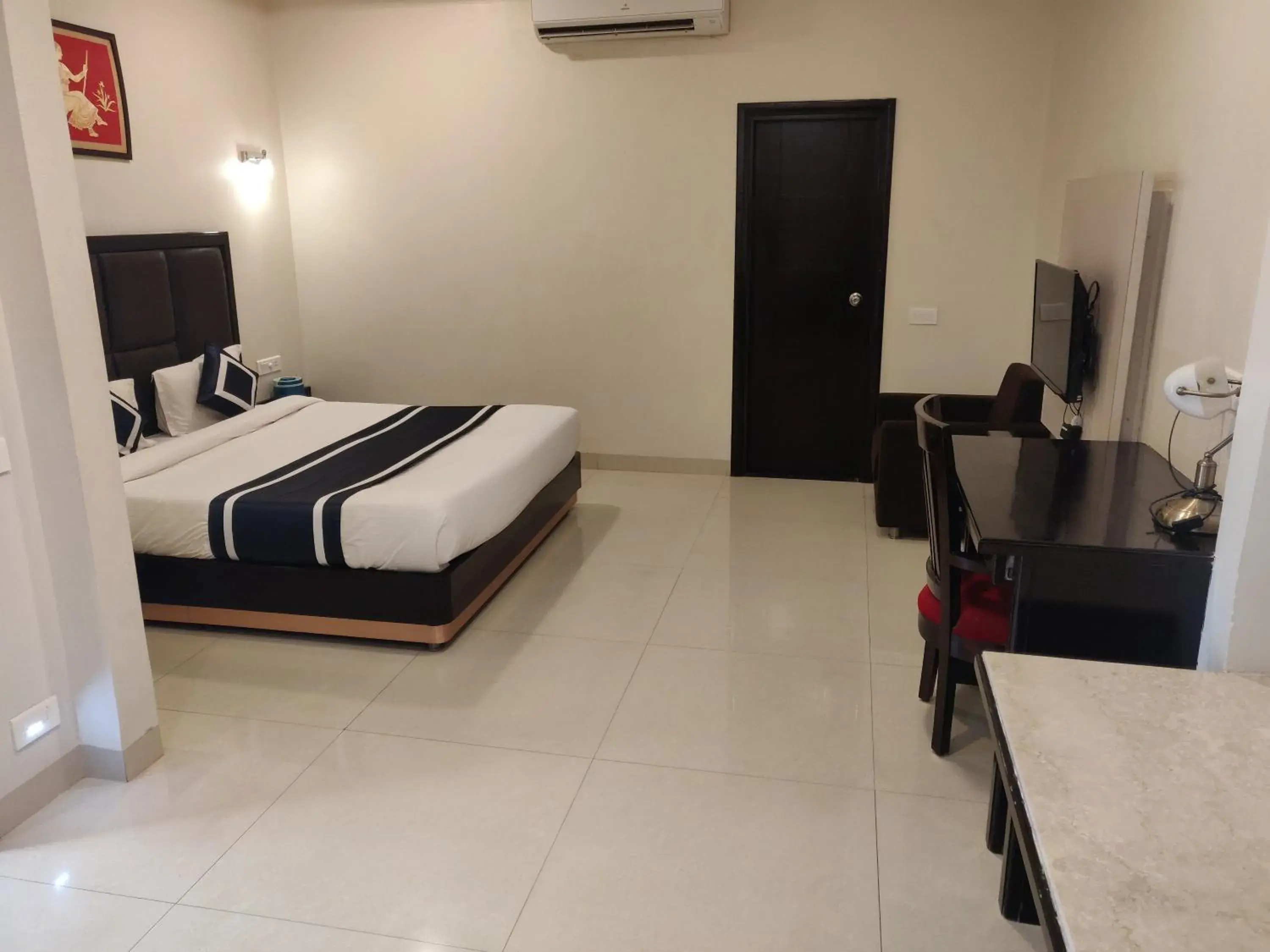 Suite - single occupancy in Chandra Grand Suite - single occupancy in Chandra Grand