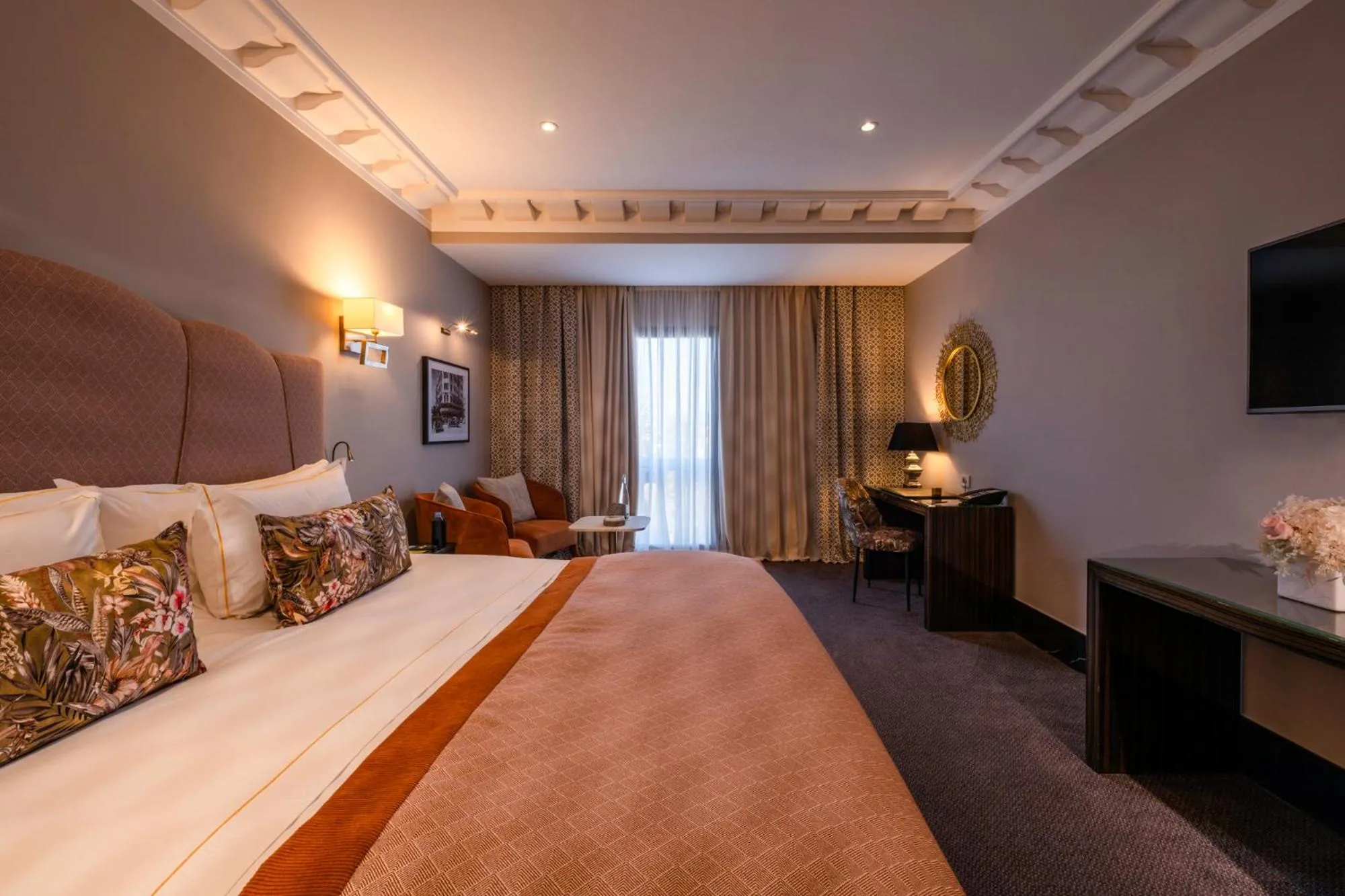 Photo of the whole room in Le Casablanca Hotel