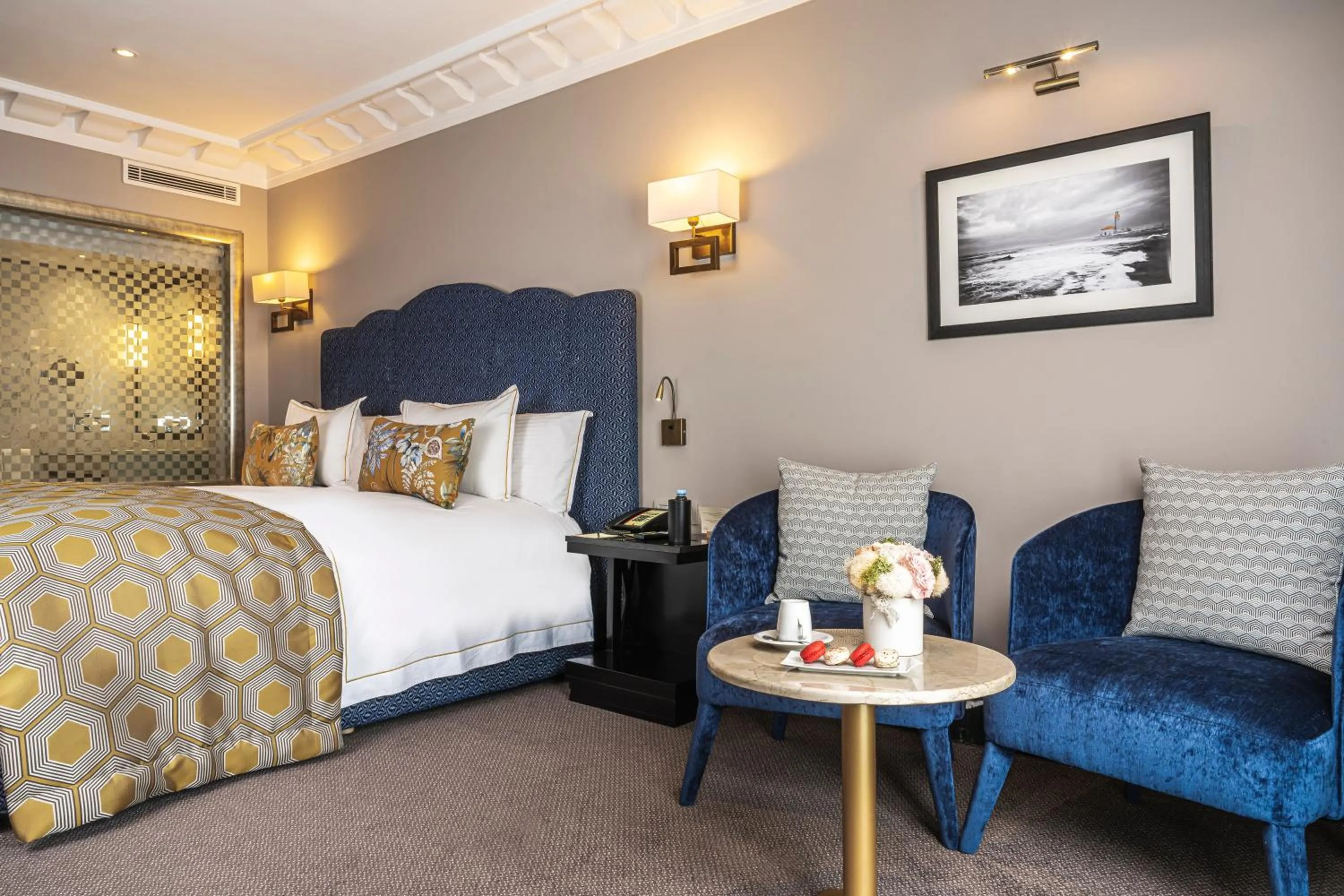 Photo of the whole room in Le Casablanca Hotel