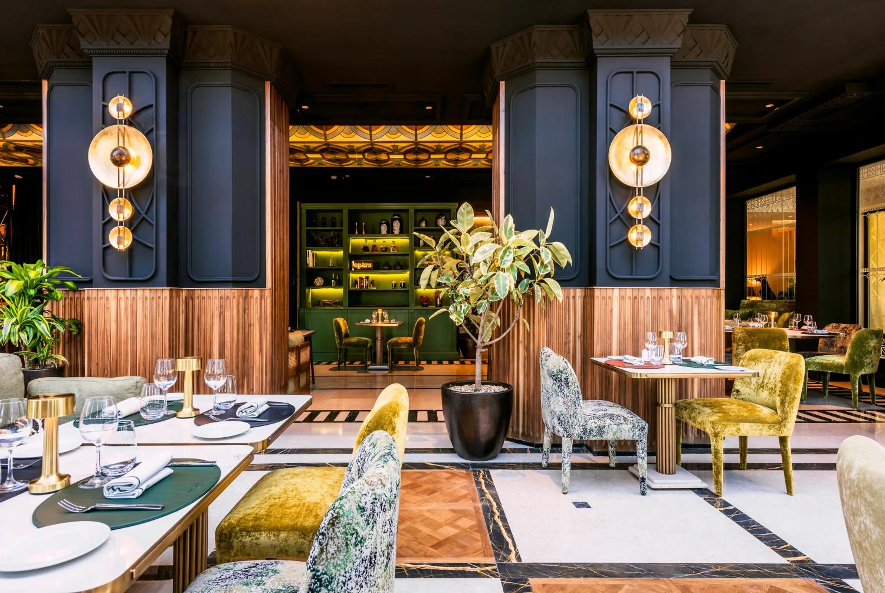 Restaurant/places to eat in Le Casablanca Hotel