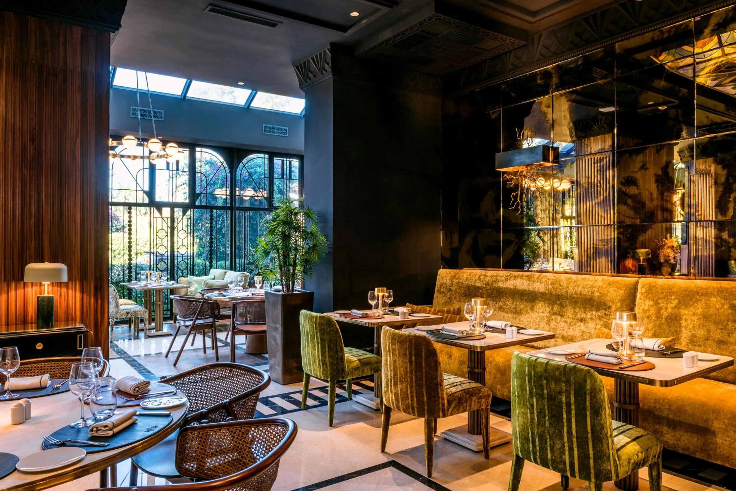 Restaurant/places to eat in Le Casablanca Hotel