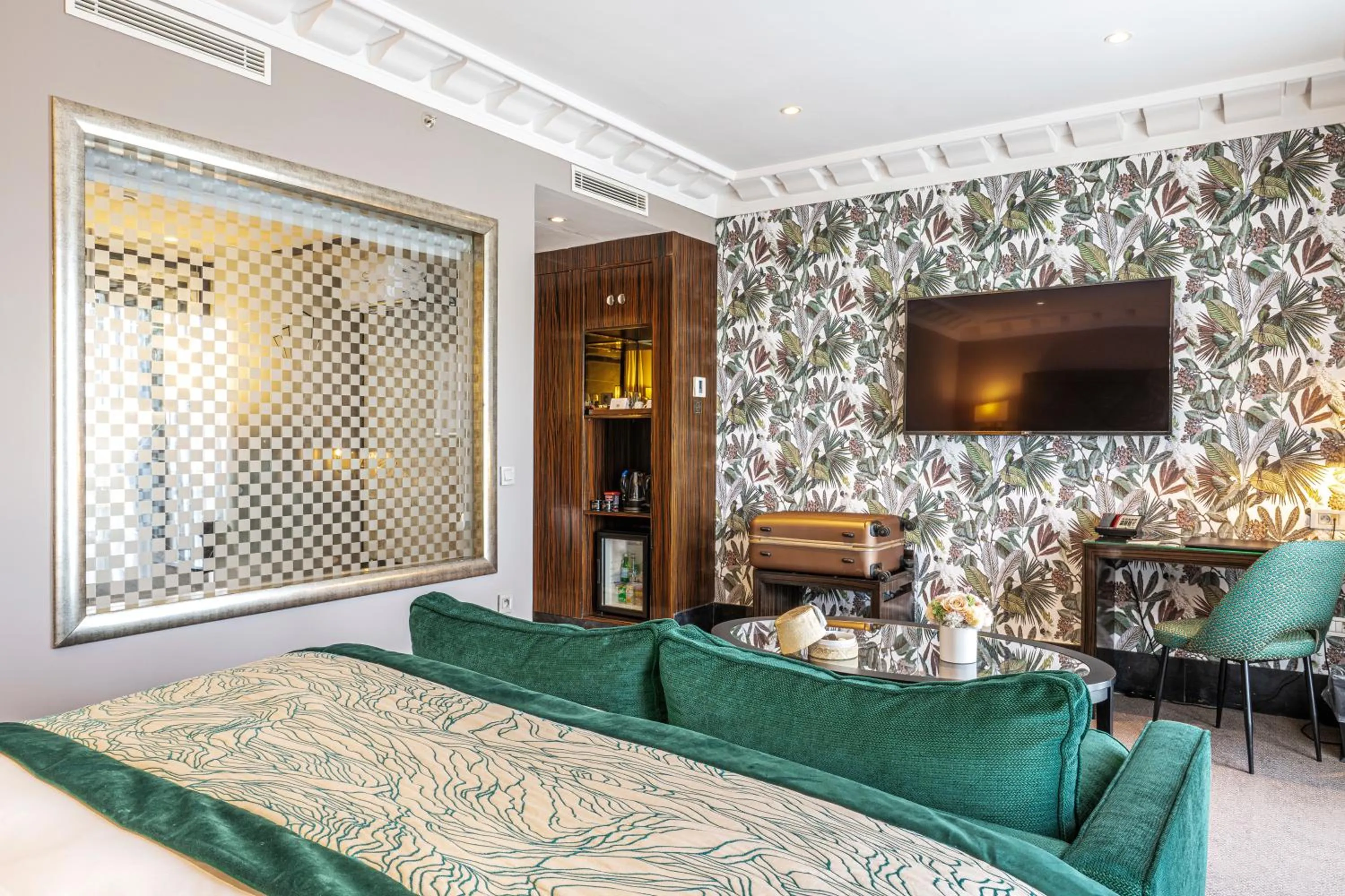 TV and multimedia in Le Casablanca Hotel