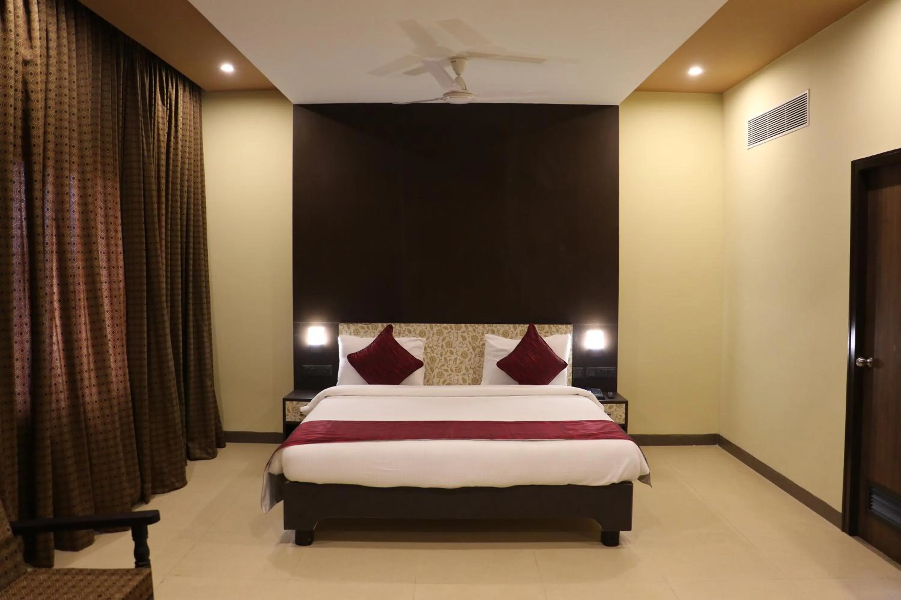 Bed in DsrMadhanamInn