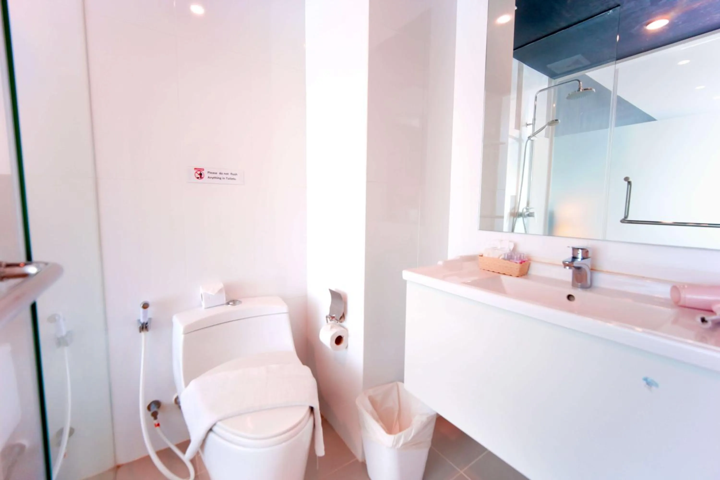 Shower in Phoenix Grand Patong