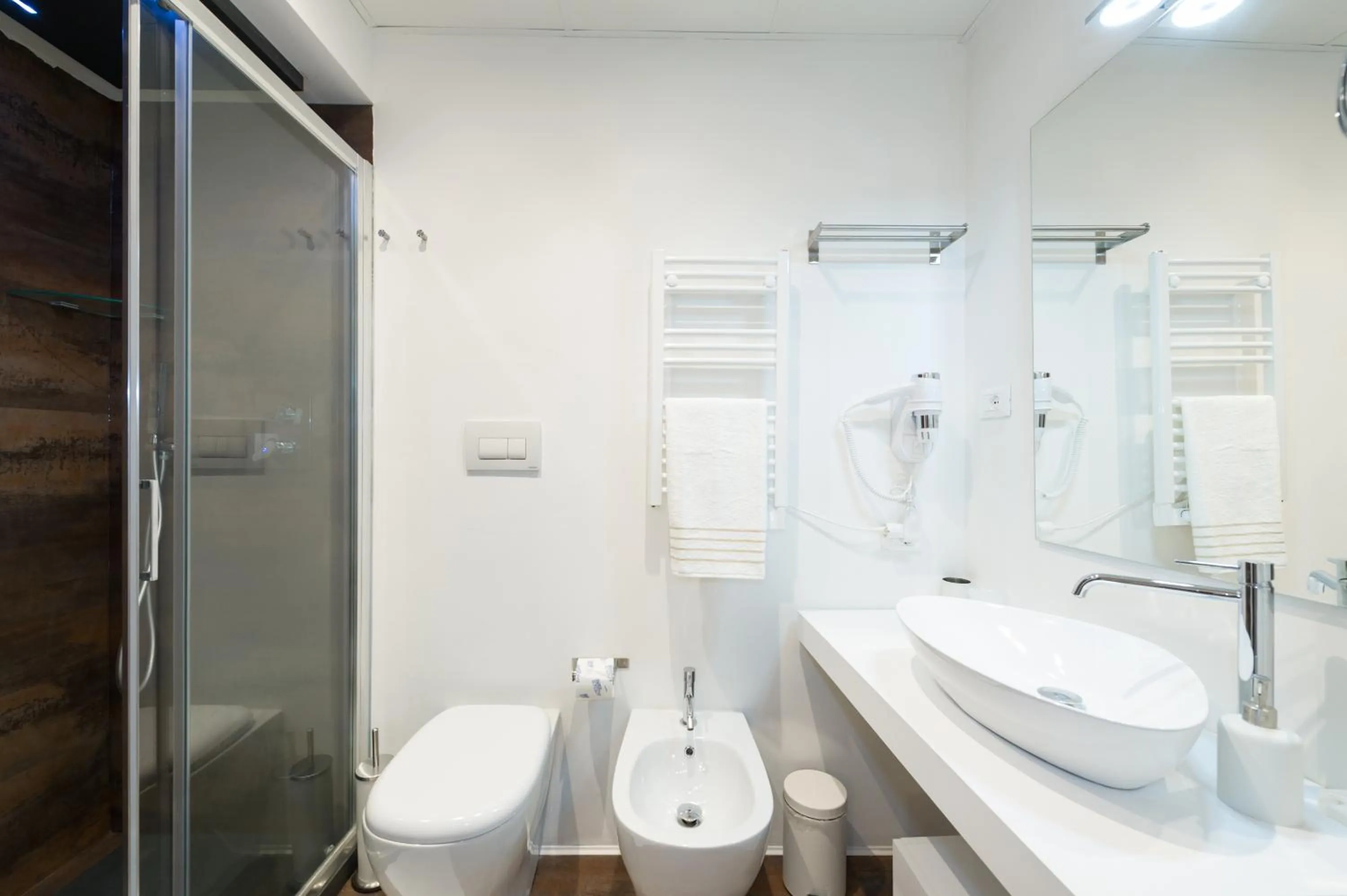 Bathroom in Brunelleschi Holidays Hostel