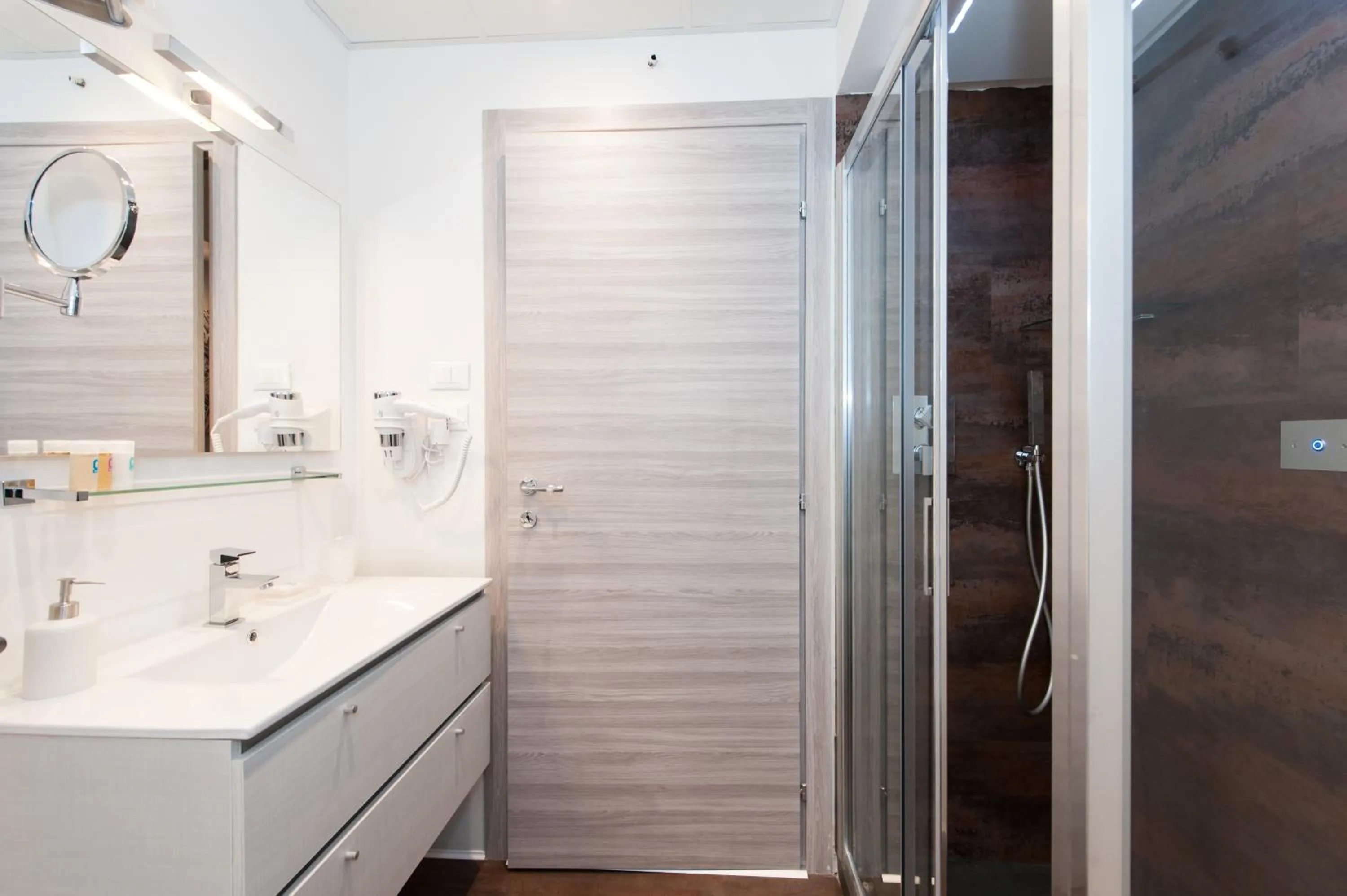 Bathroom in Brunelleschi Holidays Hostel