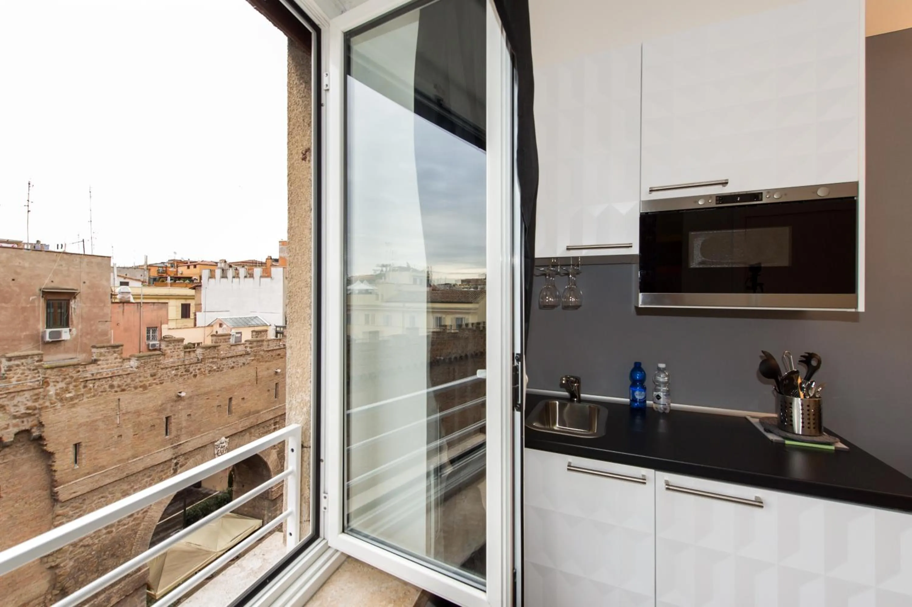 Kitchen or kitchenette in Brunelleschi Holidays Hostel