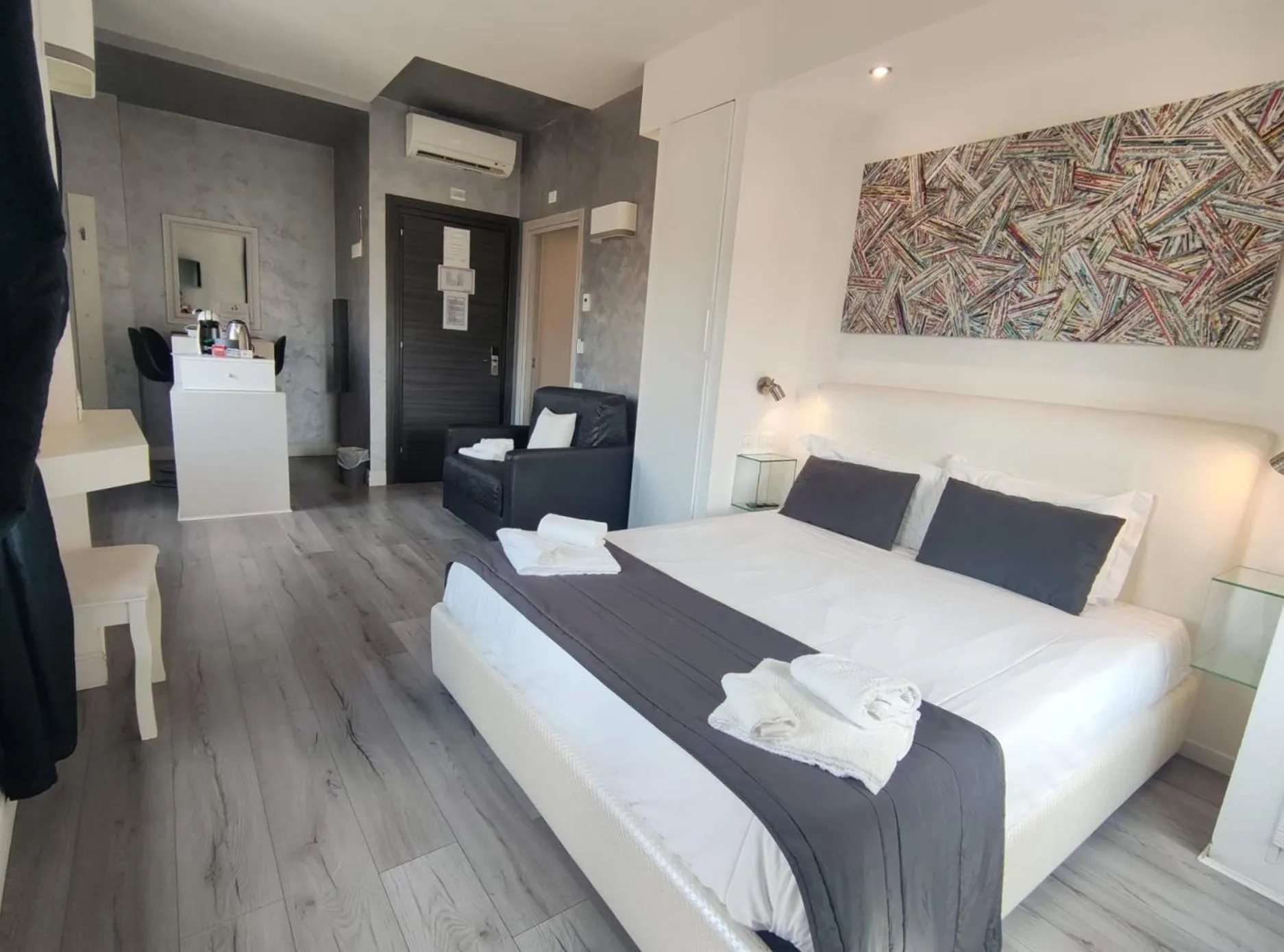 Bedroom, Bed in Brunelleschi Holidays Hostel