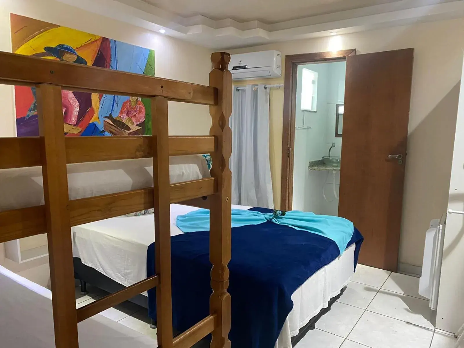 Quadruple Room with Private Bathroom in Pousada Caminho do Pontal Quadruple Room with Private Bathroom in Pousada Caminho do Pontal