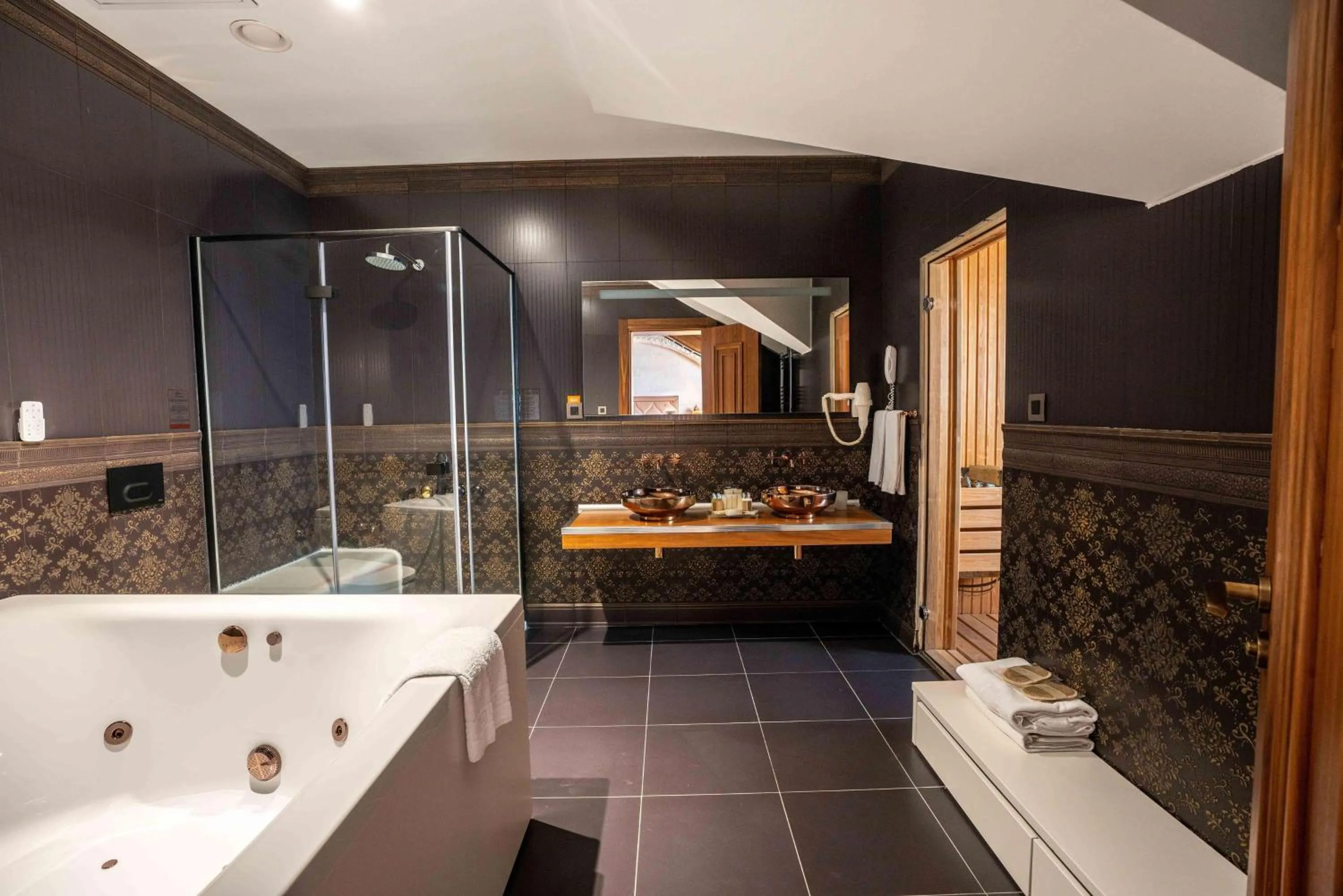 Bathroom in Das 3917