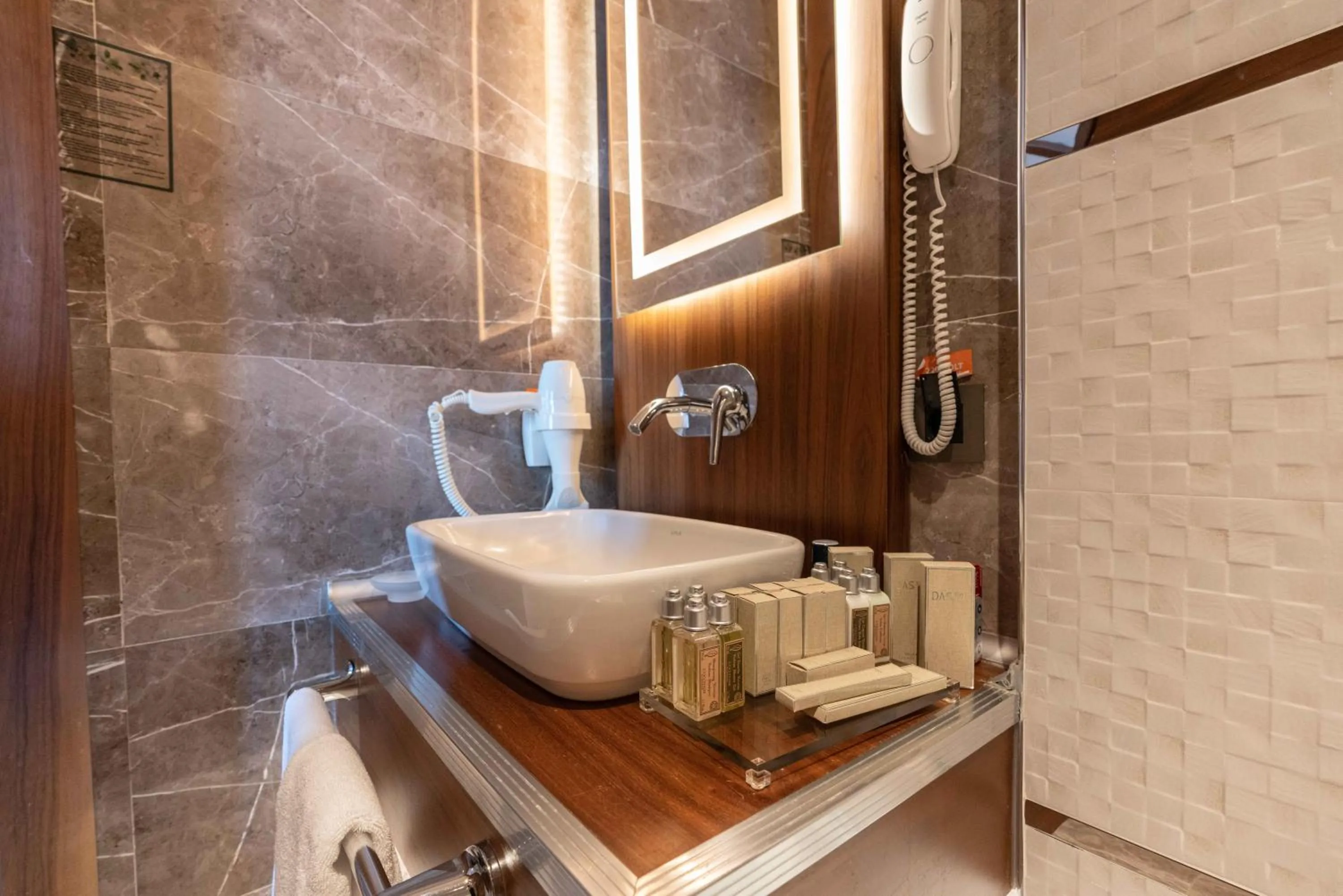 Bathroom in Das 3917