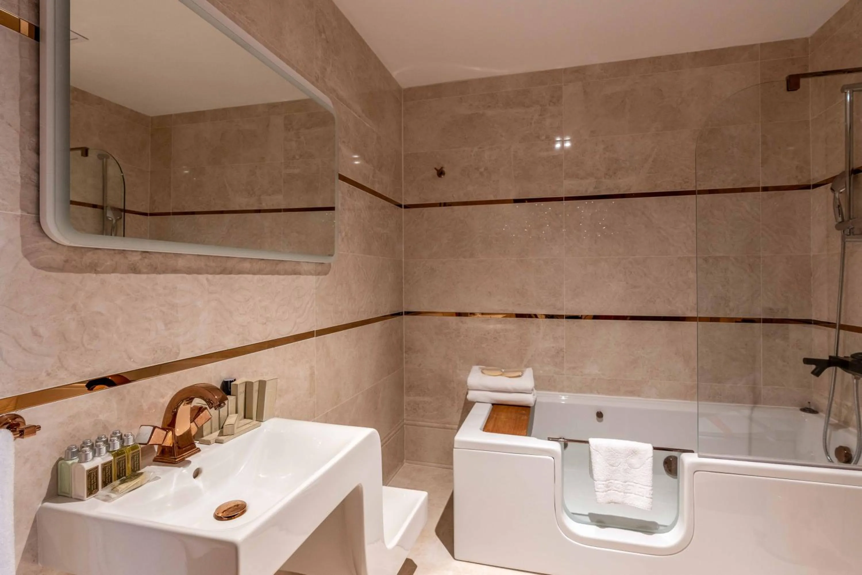 Bathroom in Das 3917