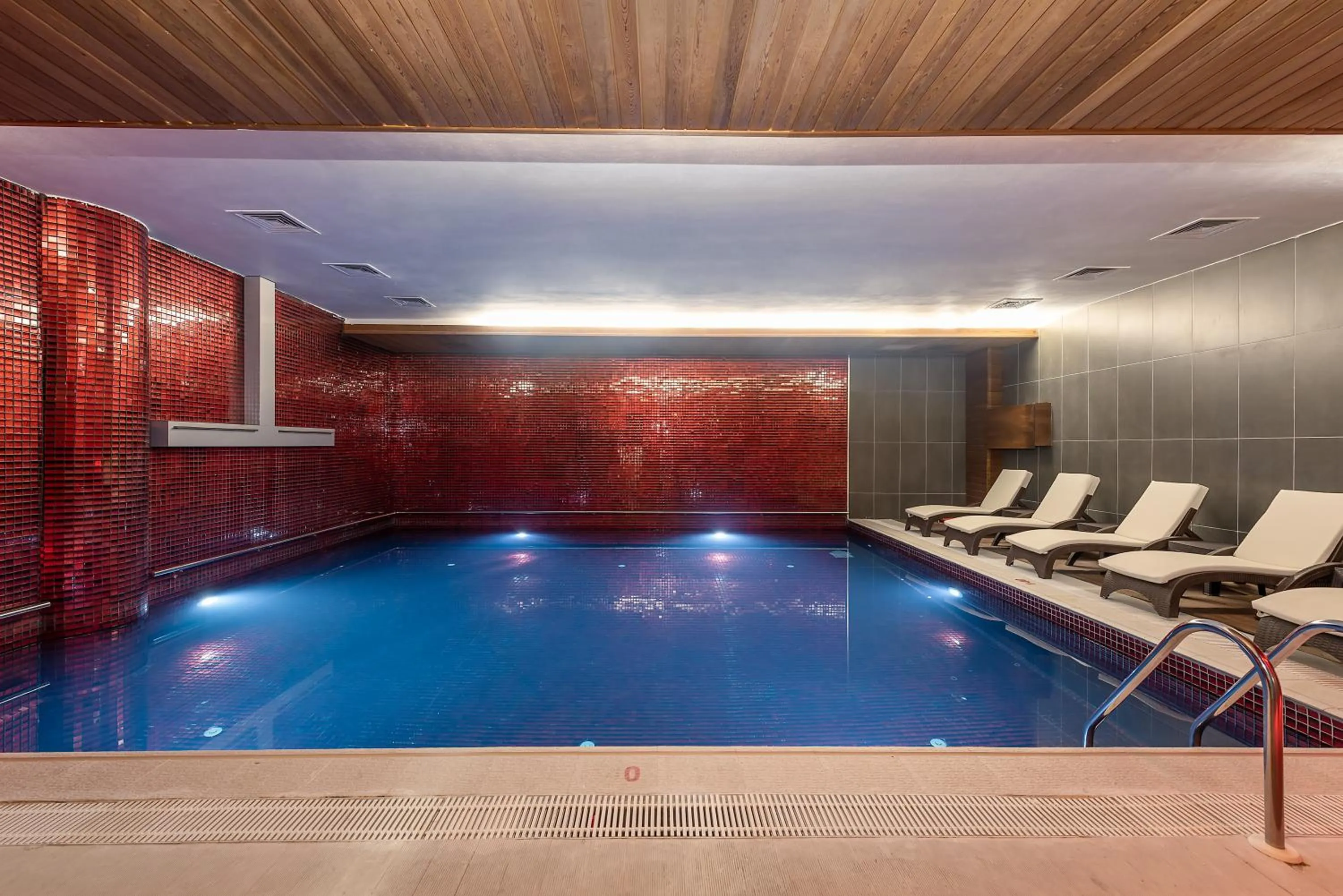 Swimming pool in Das 3917