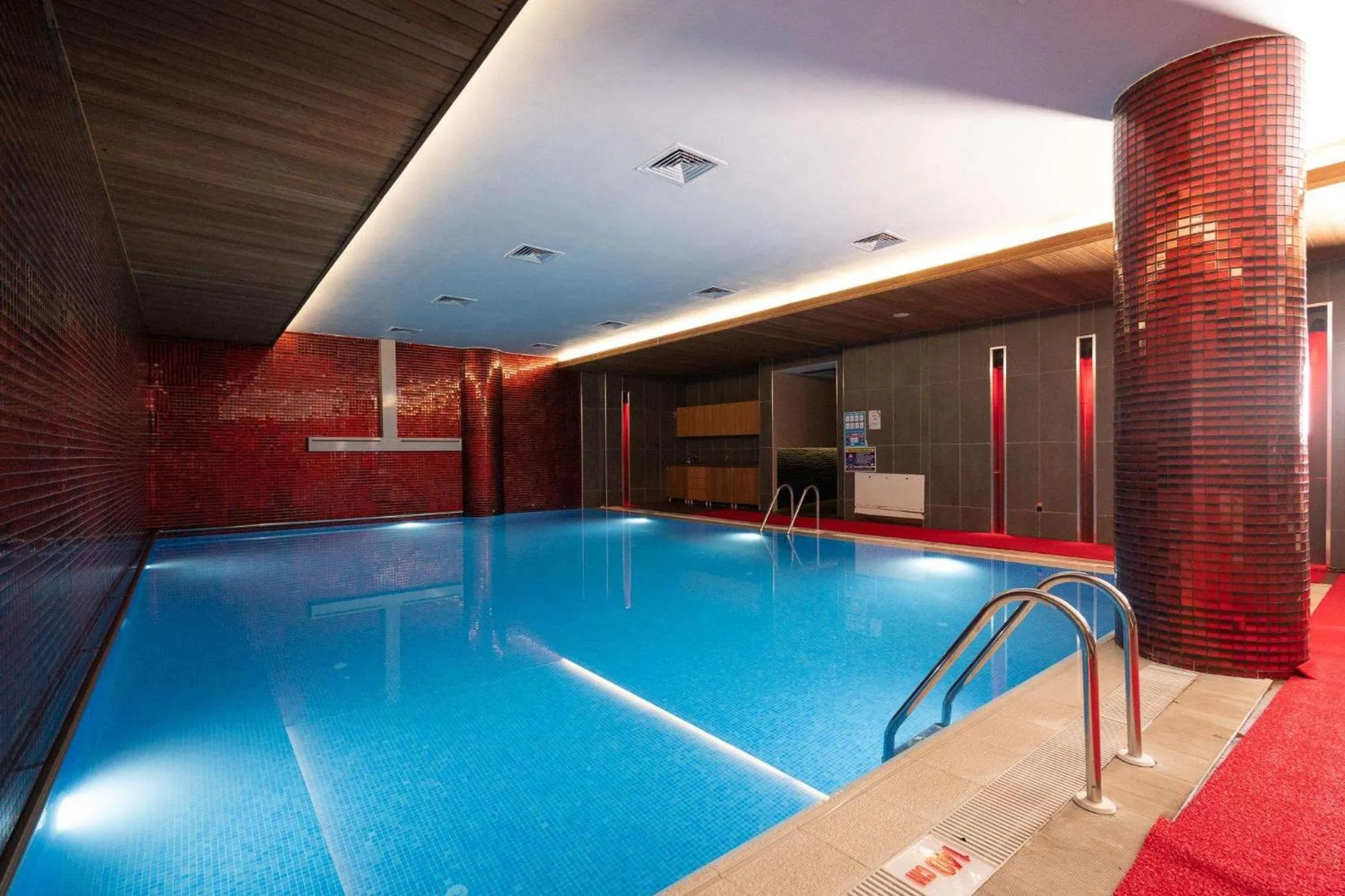 Swimming pool in Das 3917