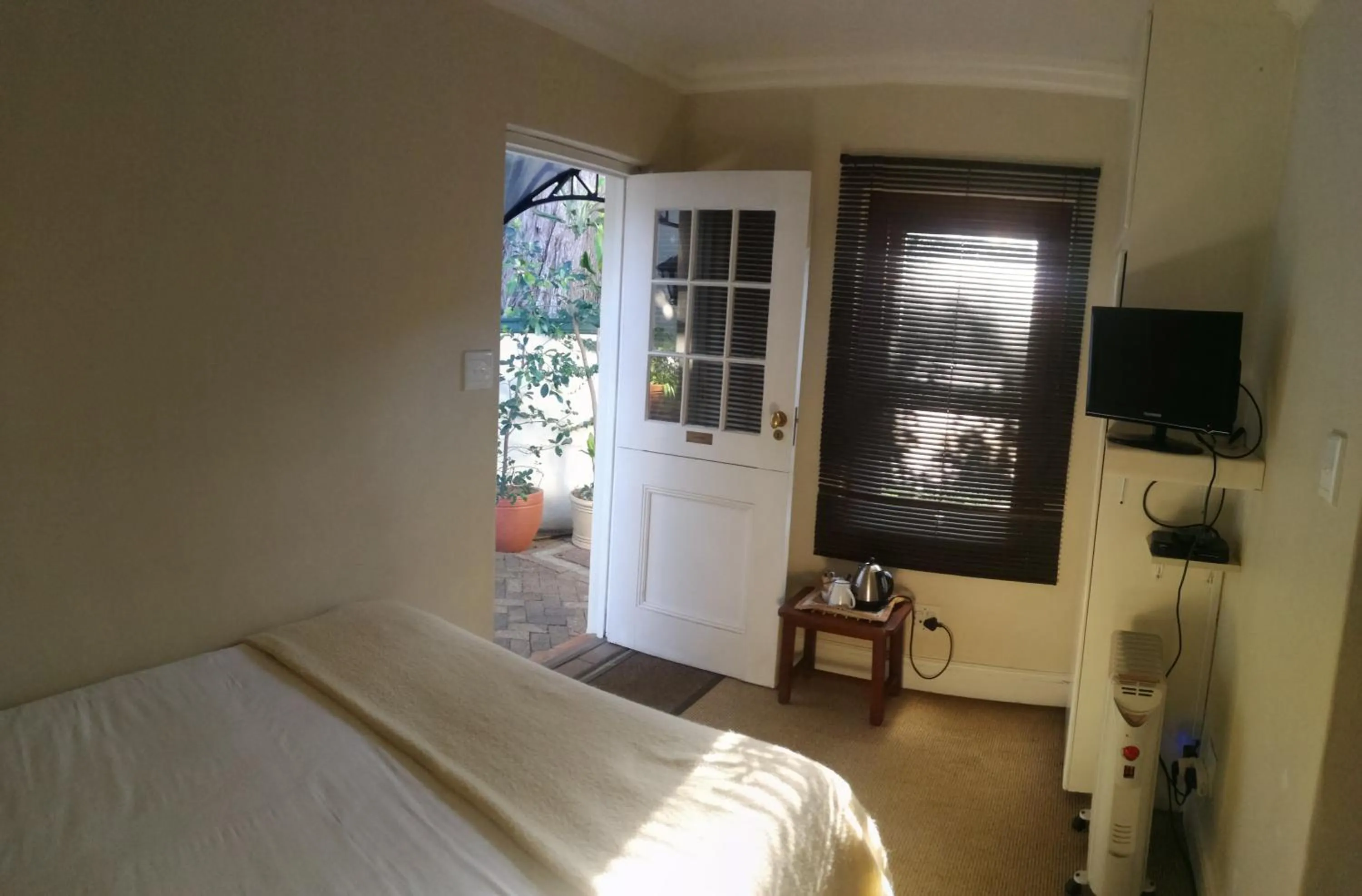 Bedroom, Bed in Newlands Guest House