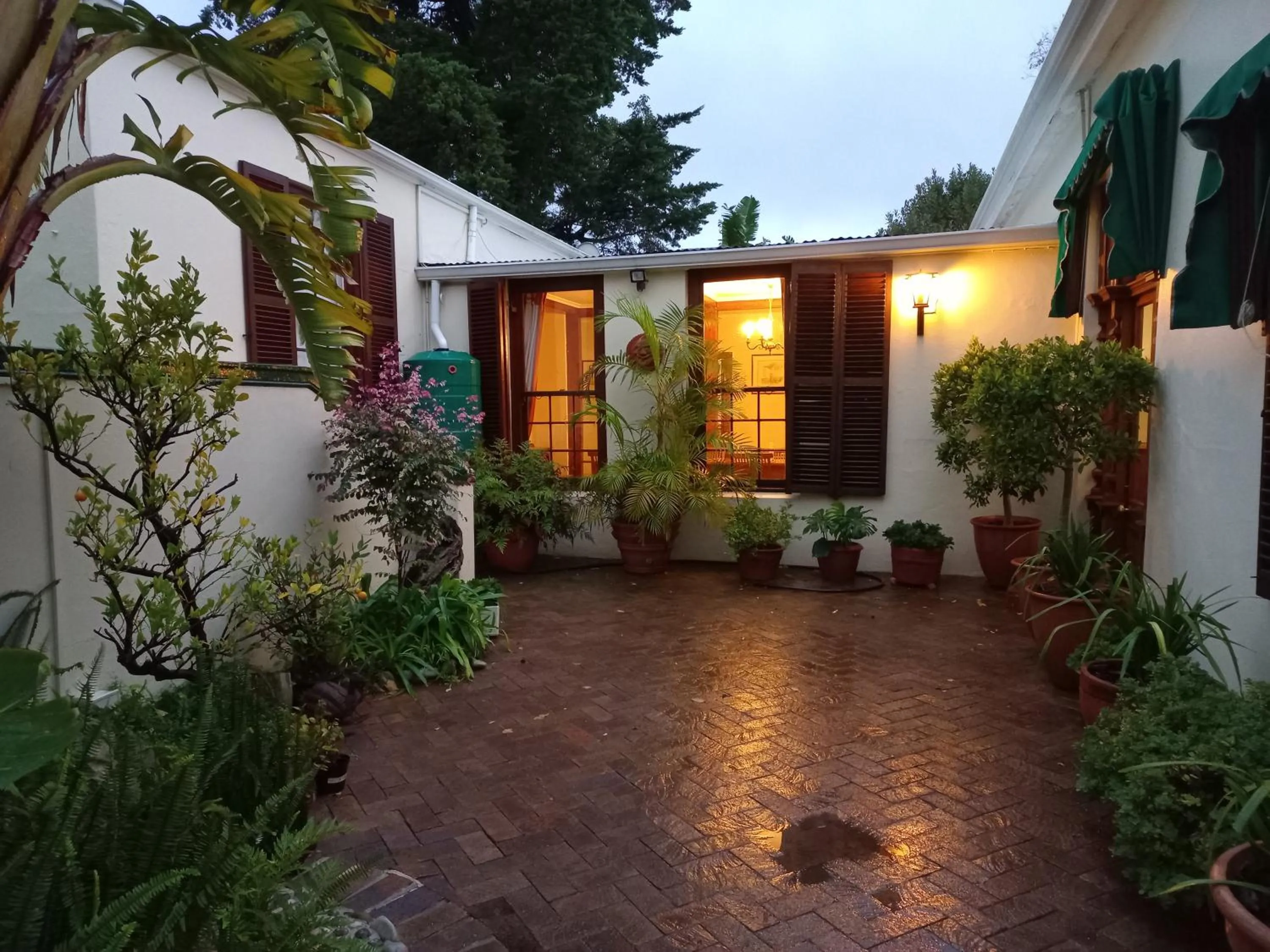 Facade/entrance in Newlands Guest House