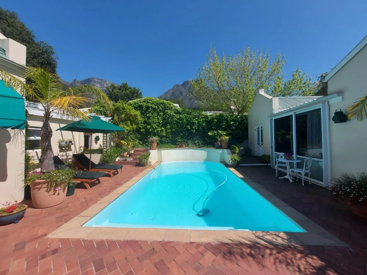 Swimming pool in Newlands Guest House