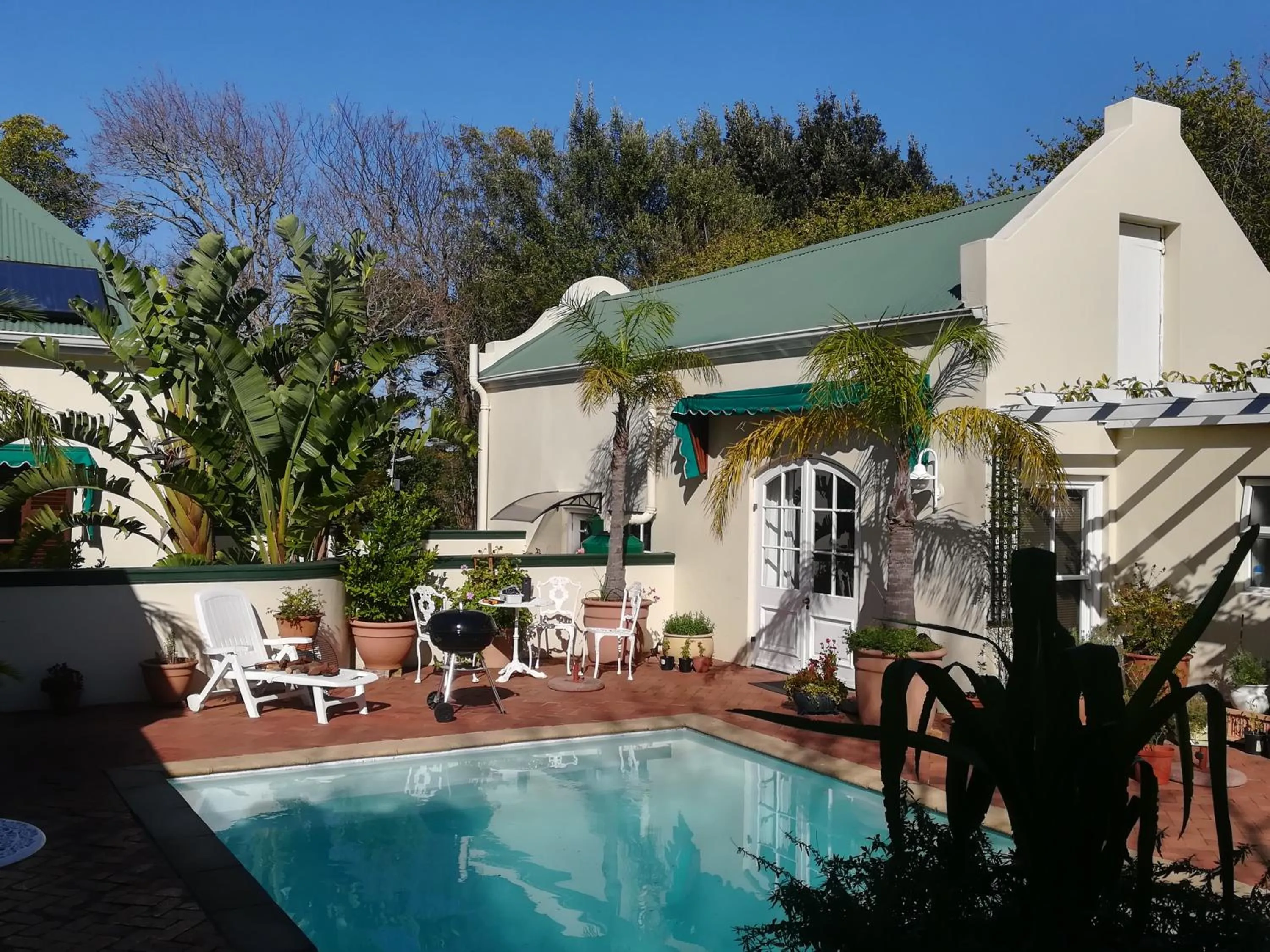 Swimming pool in Newlands Guest House