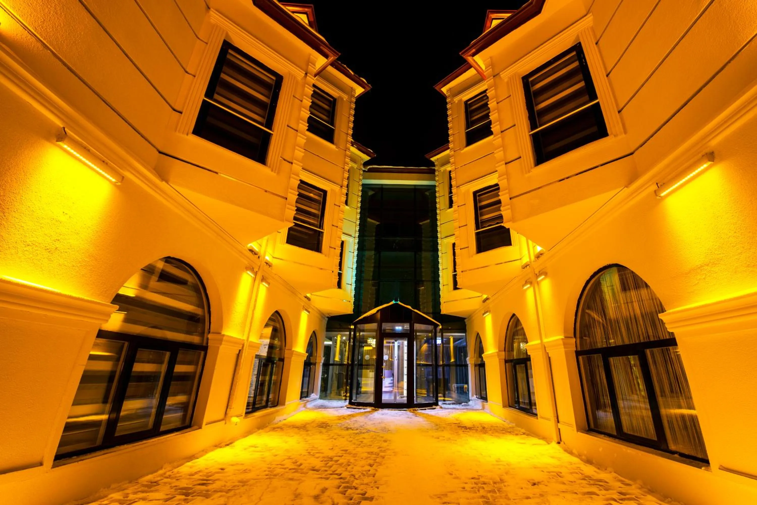 Property building in Kars-i Si̇ri̇n Otel