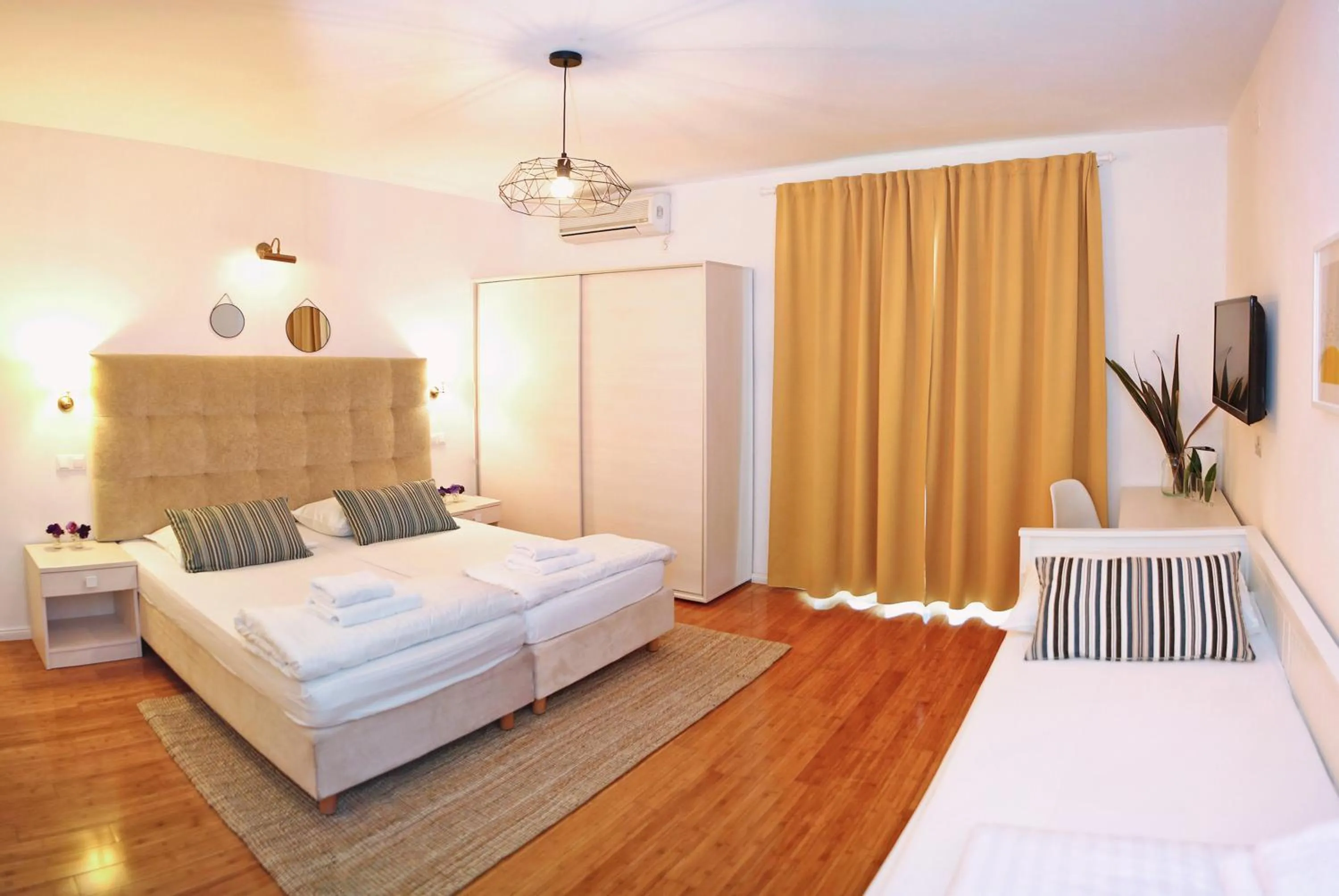 Photo of the whole room, Bed in Hotel Delfin