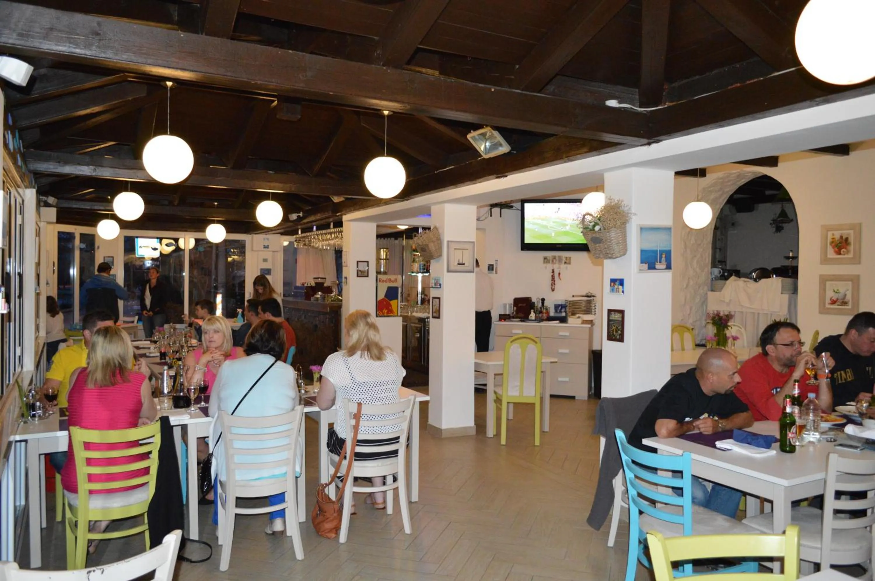 Restaurant/places to eat in Hotel Delfin