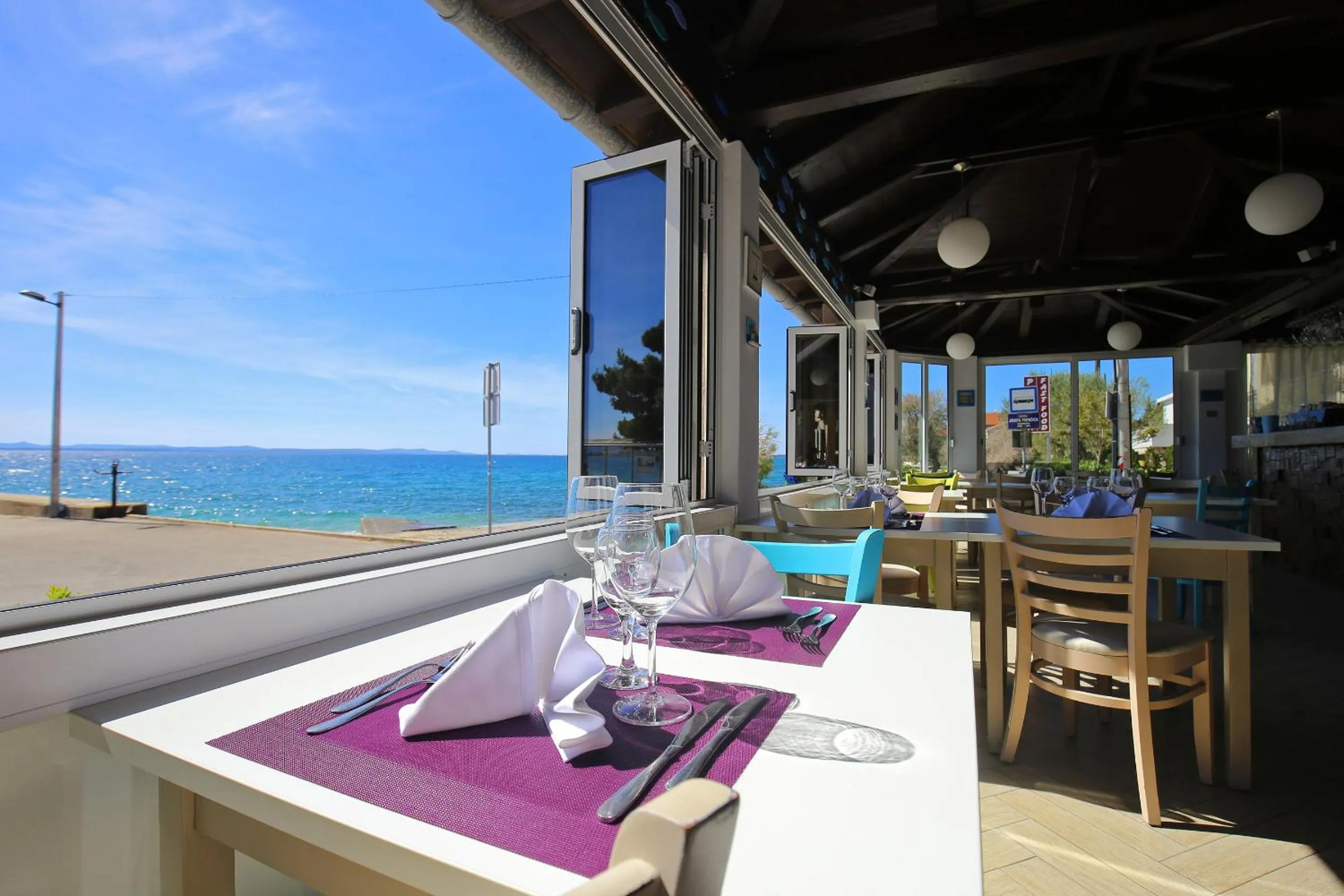 Restaurant/places to eat in Hotel Delfin