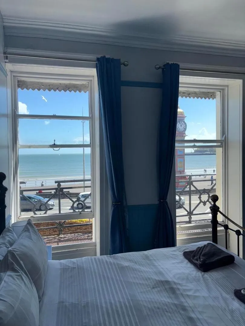 Sea view, Bed in The Leam Hotel