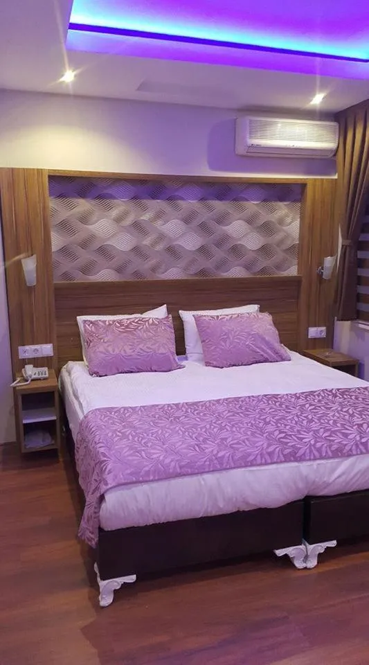 Bed in Göznur Otel