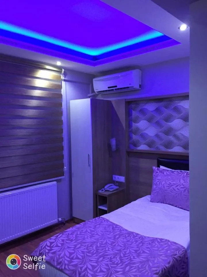 Bedroom, Bed in Göznur Otel