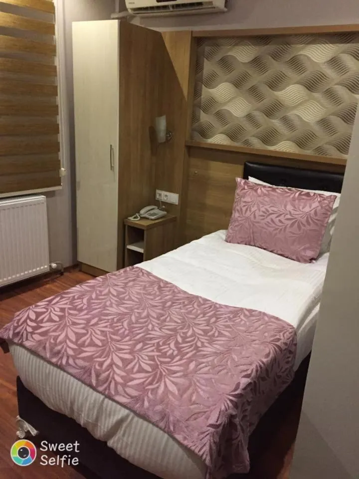 Bedroom, Bed in Göznur Otel