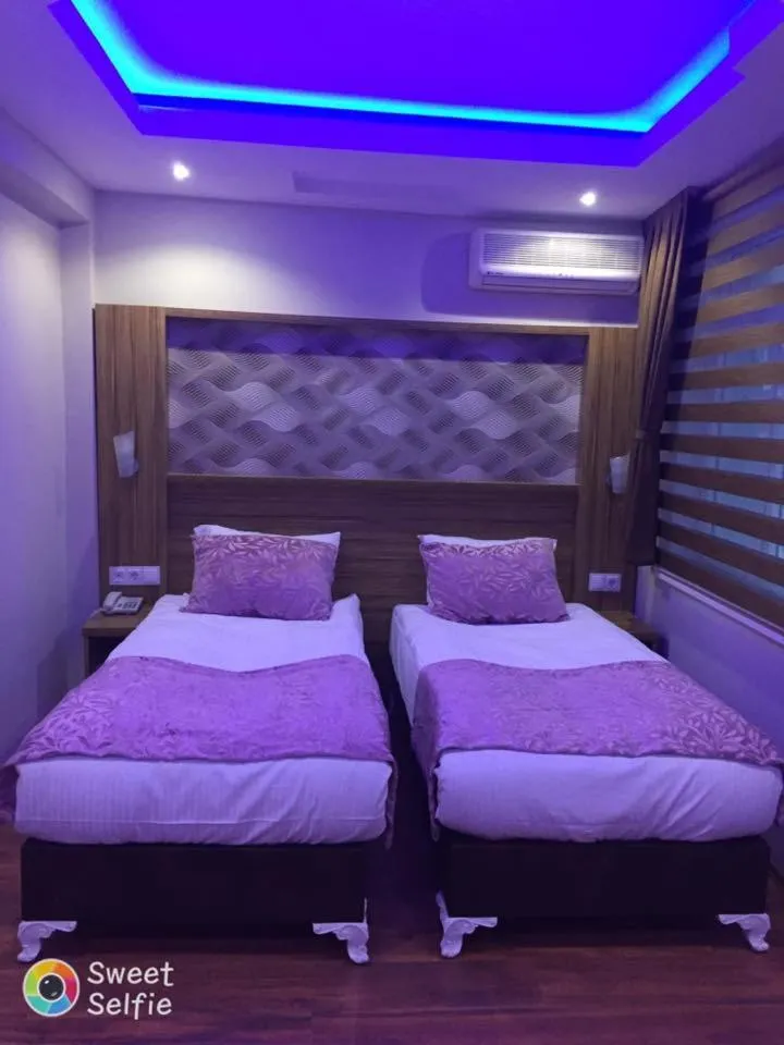 Bed in Göznur Otel